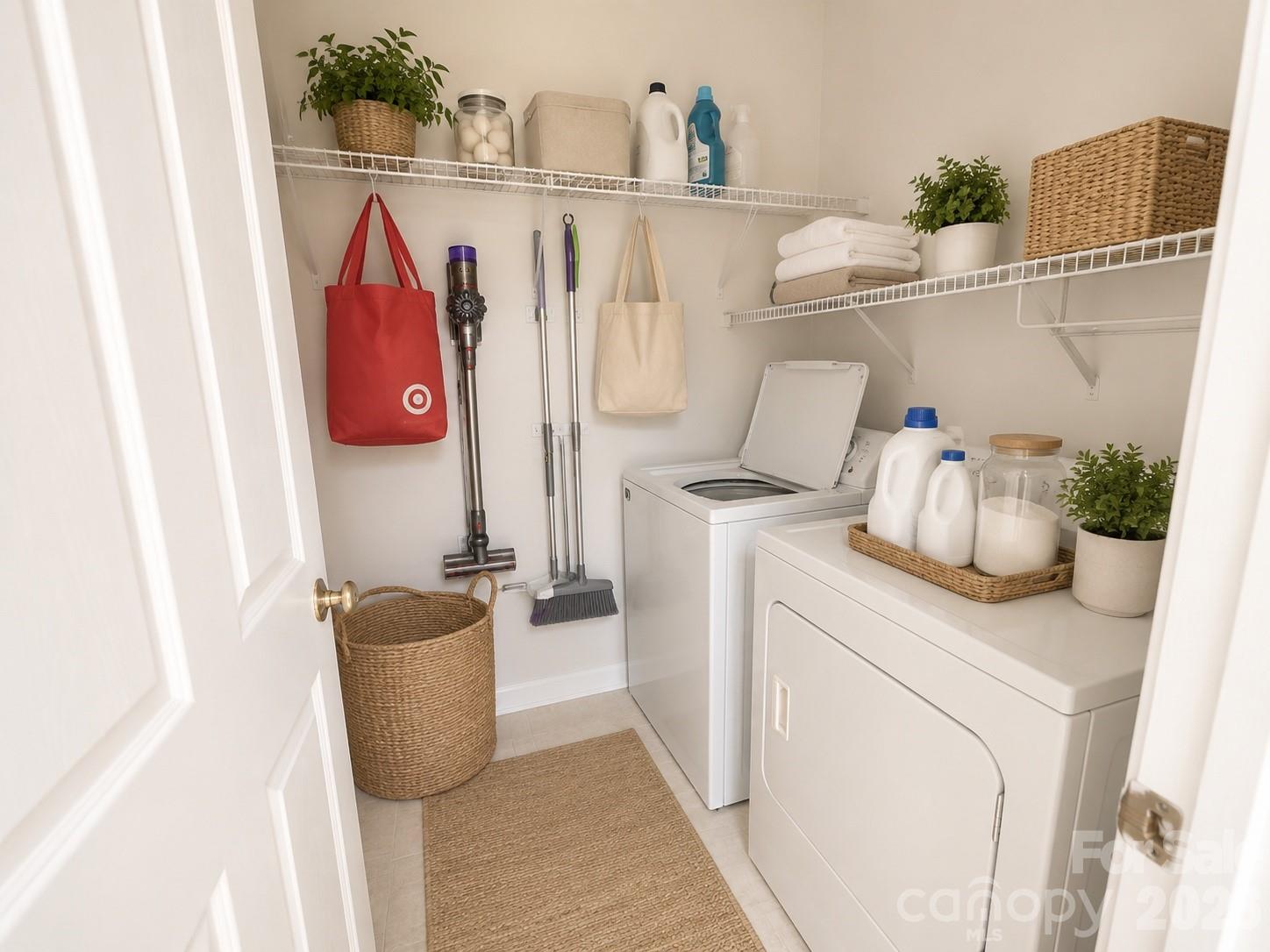 9813 Hyde Glen Court — Charlotte