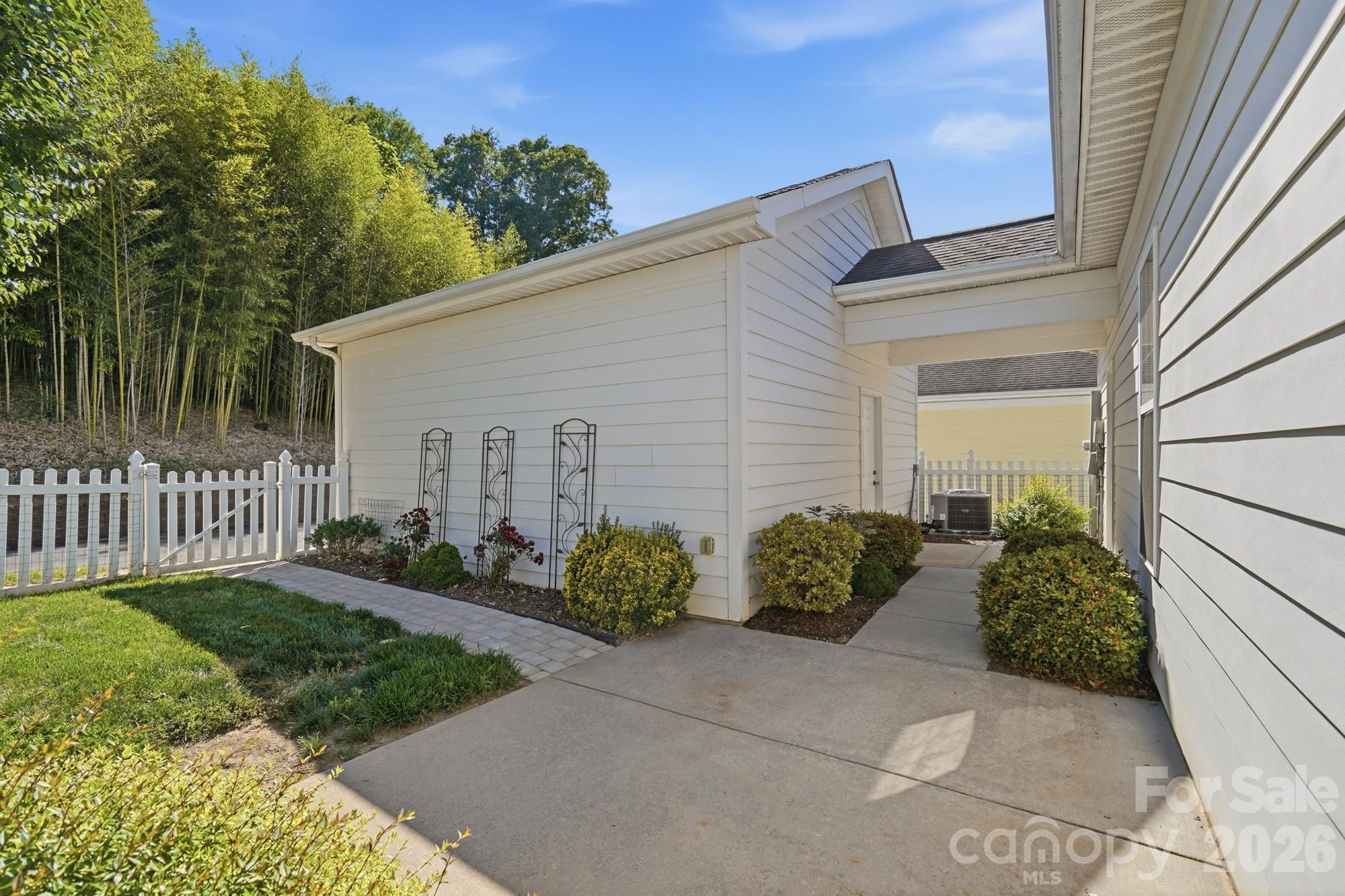 13344 Old Compton Court — Pineville