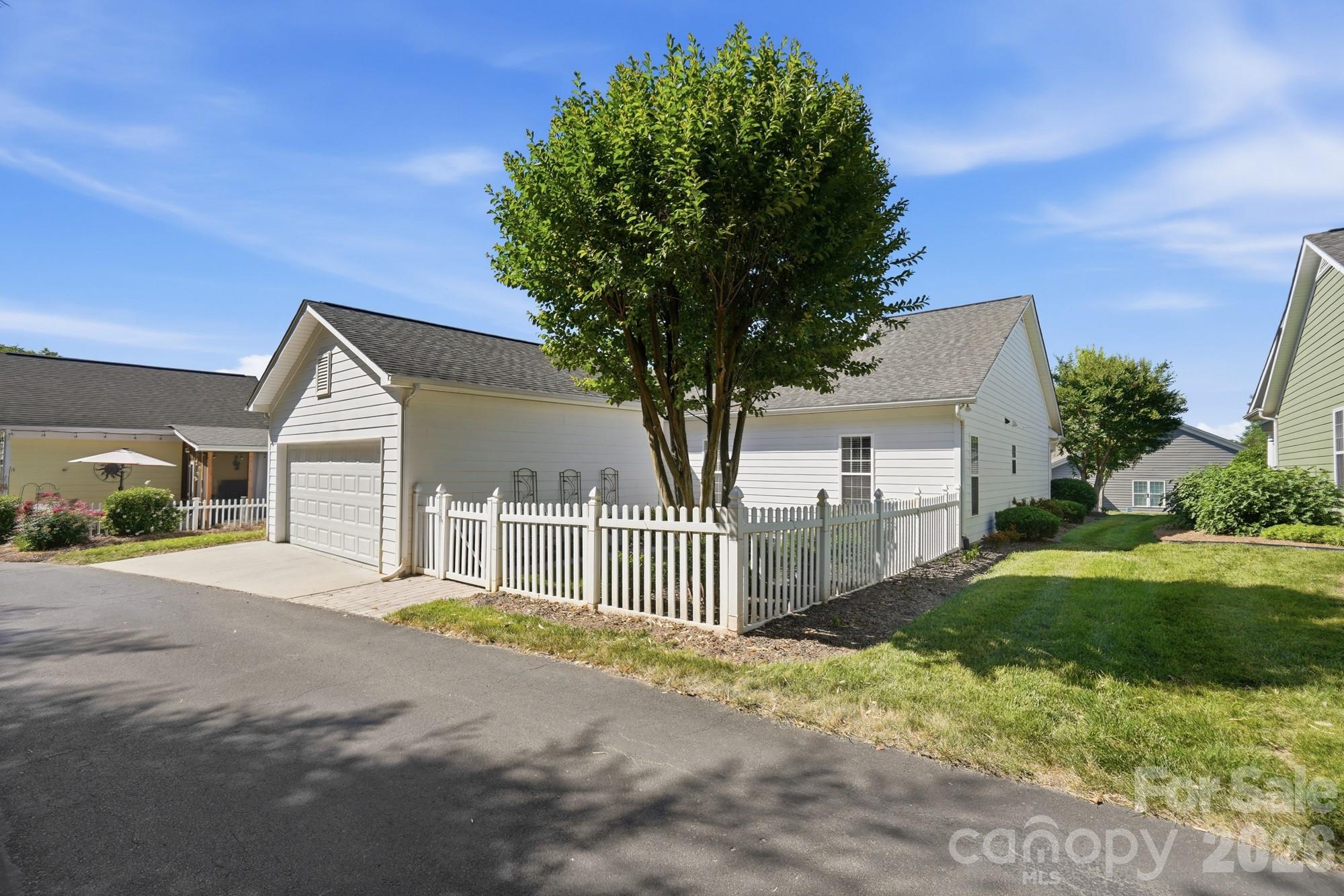 13344 Old Compton Court — Pineville