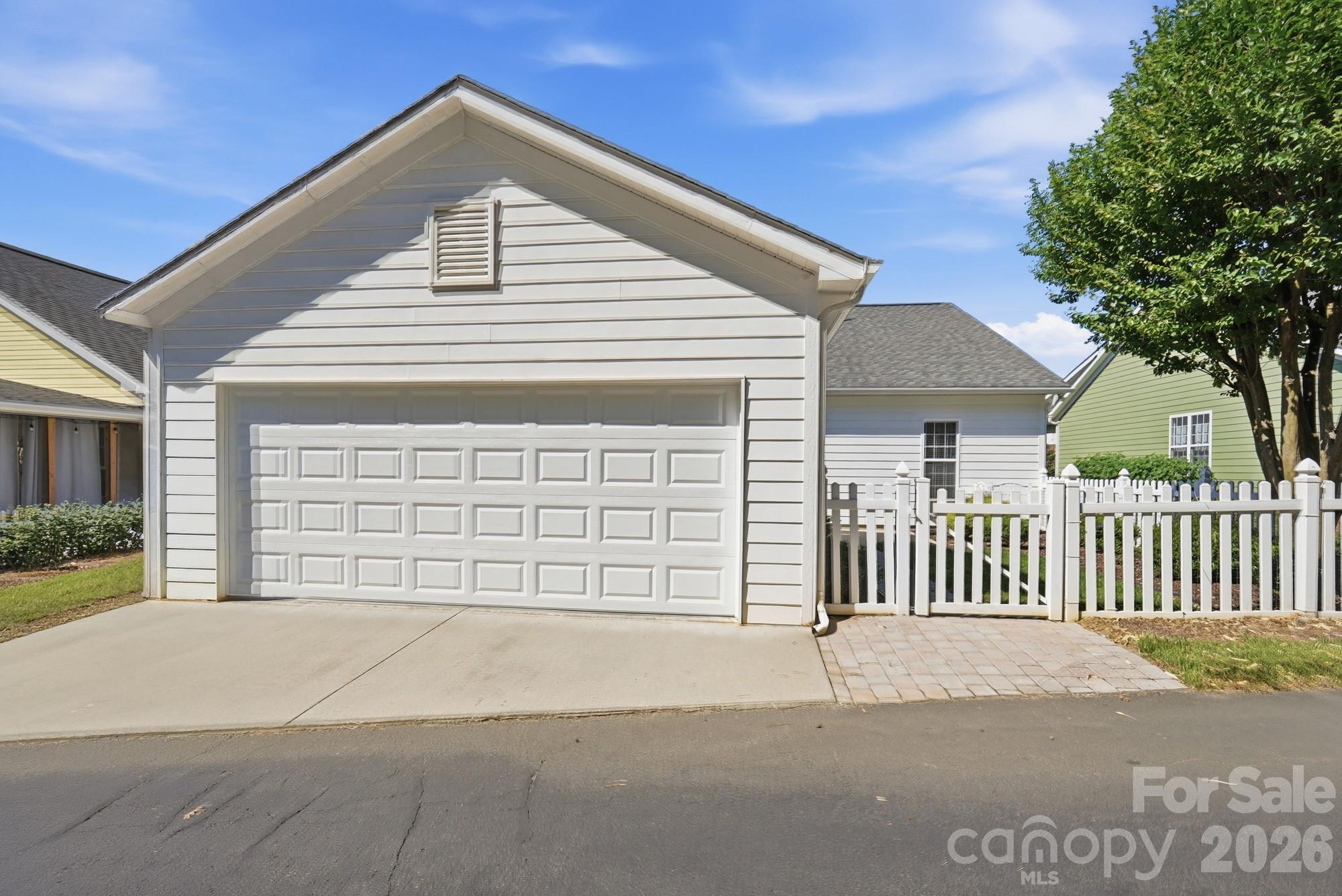 13344 Old Compton Court — Pineville