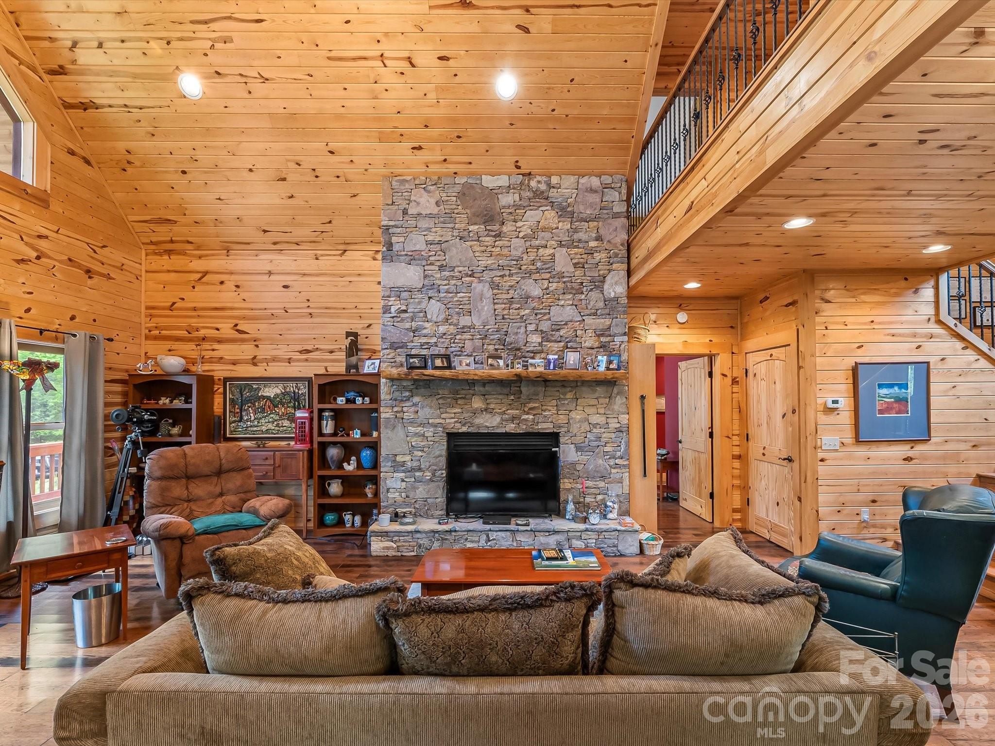 917 Otter Mountain Road — Topton