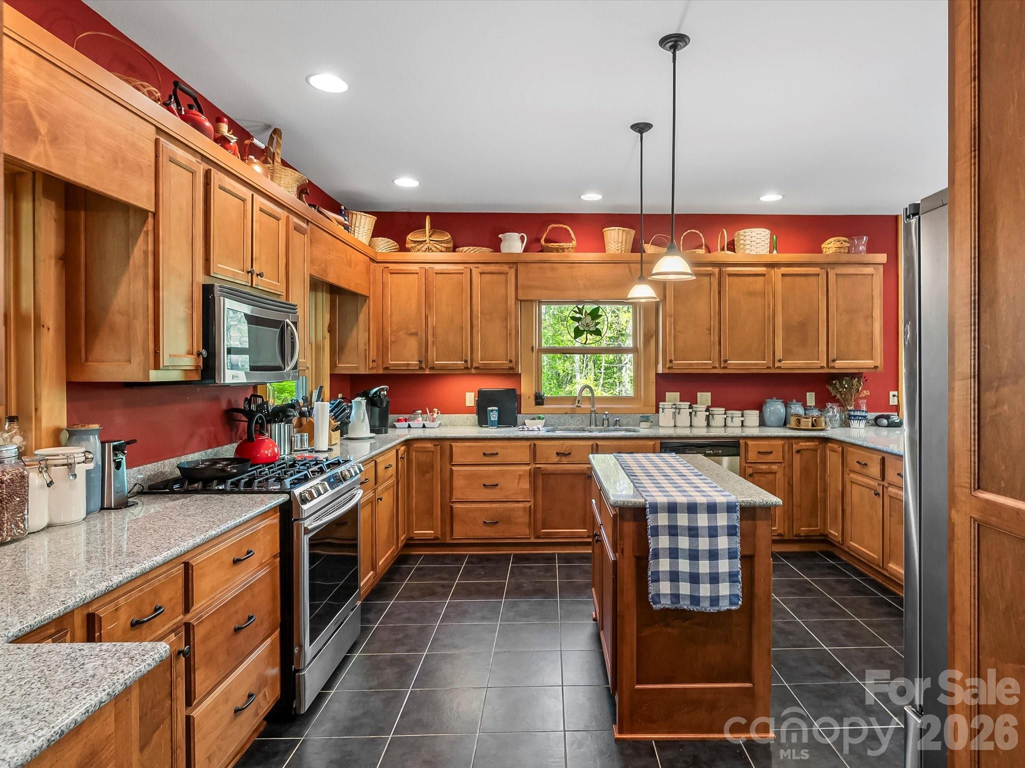 917 Otter Mountain Road — Topton