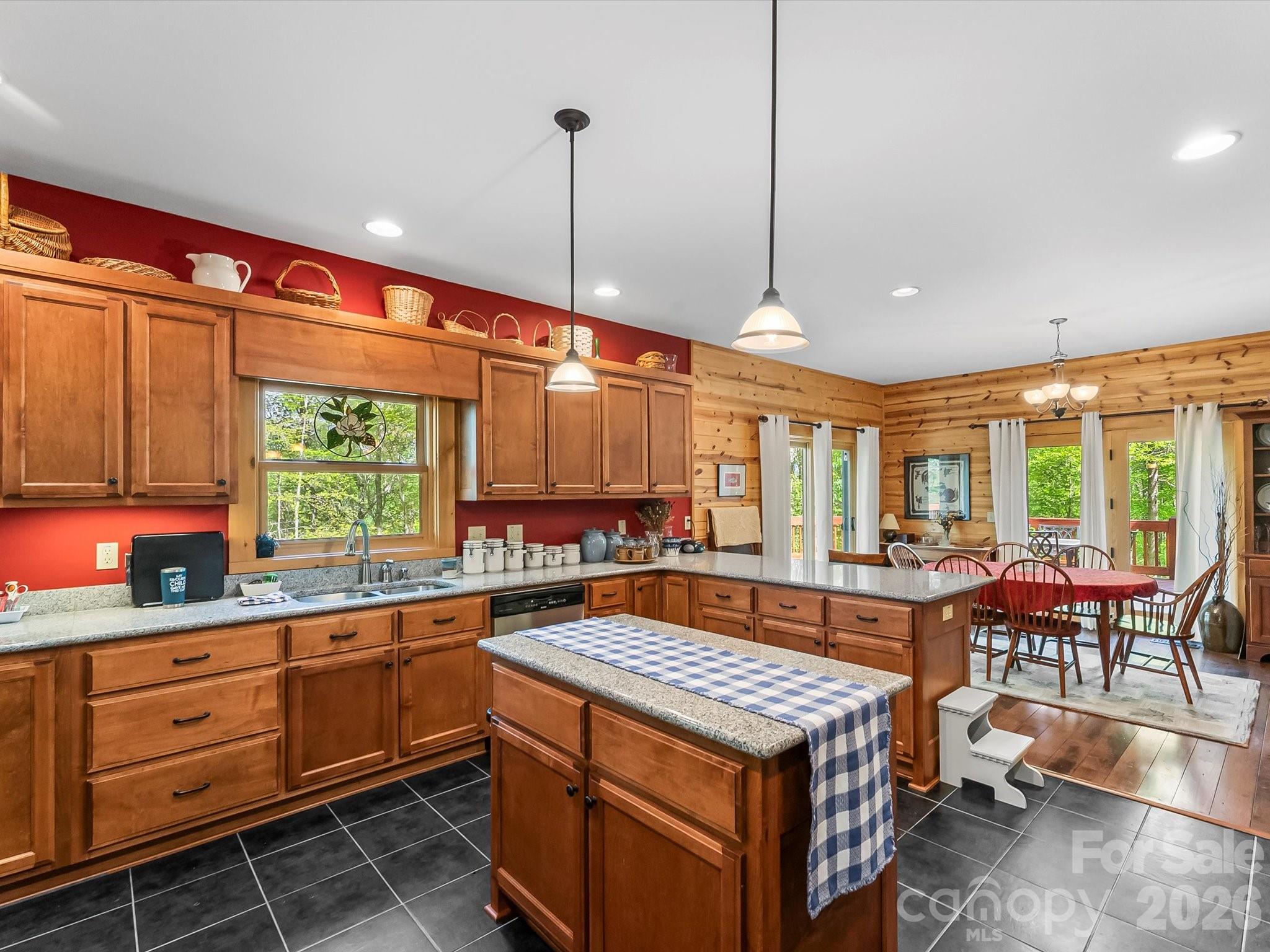 917 Otter Mountain Road — Topton