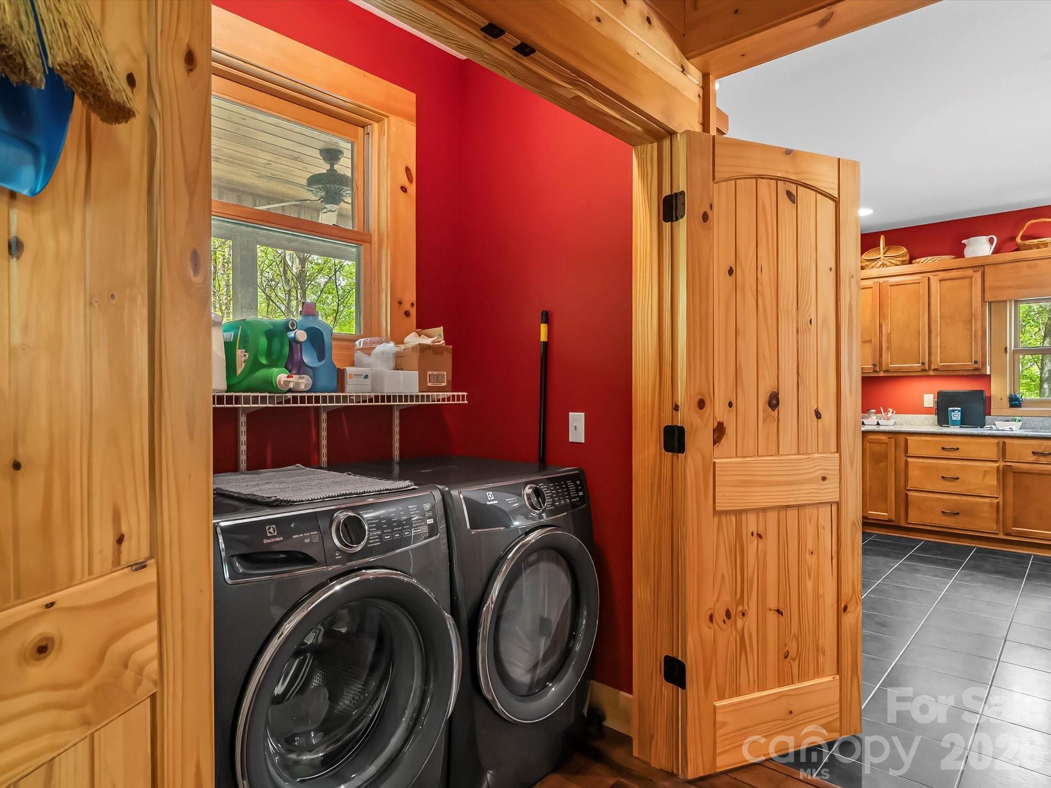 917 Otter Mountain Road — Topton