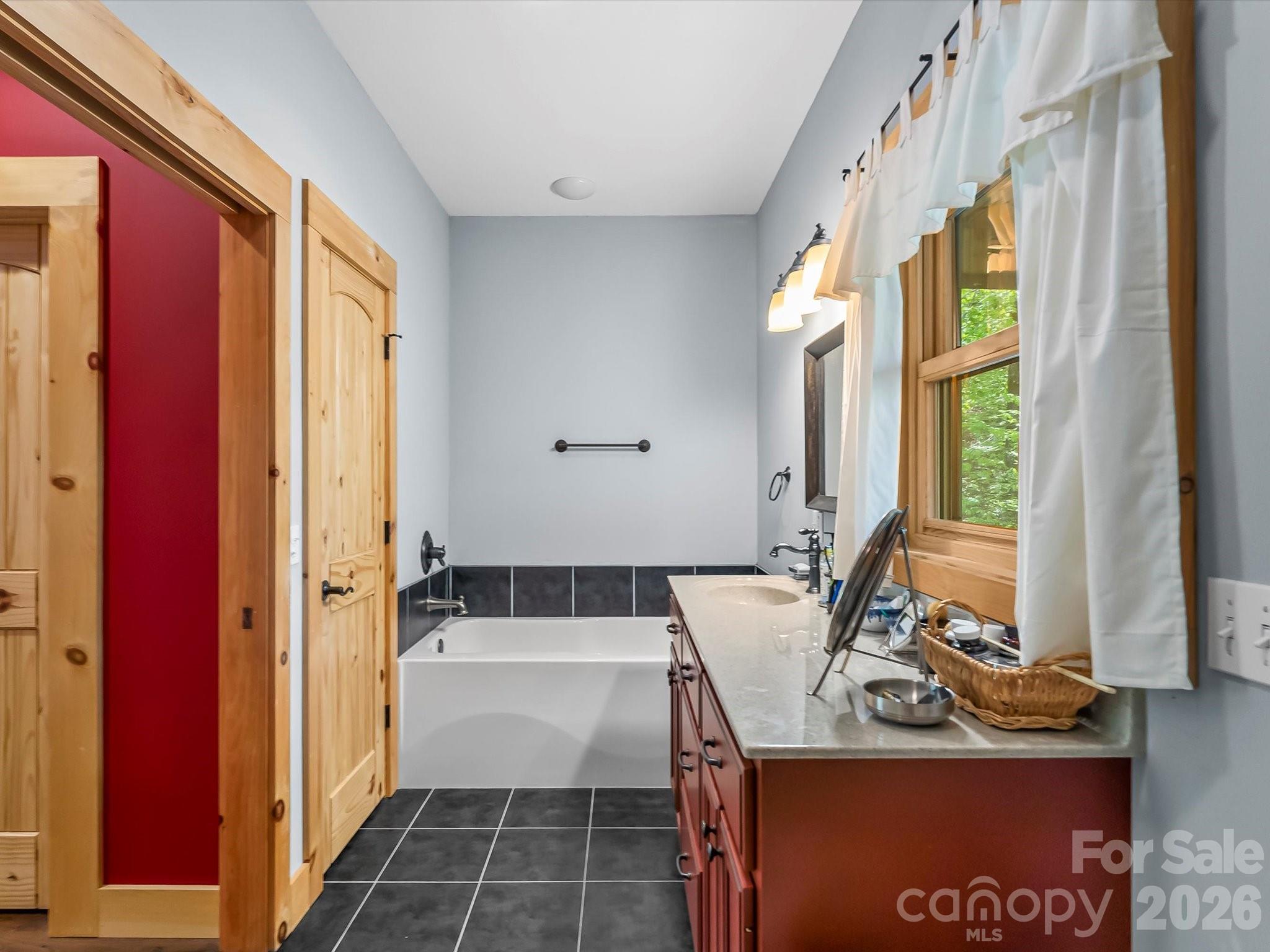 917 Otter Mountain Road — Topton
