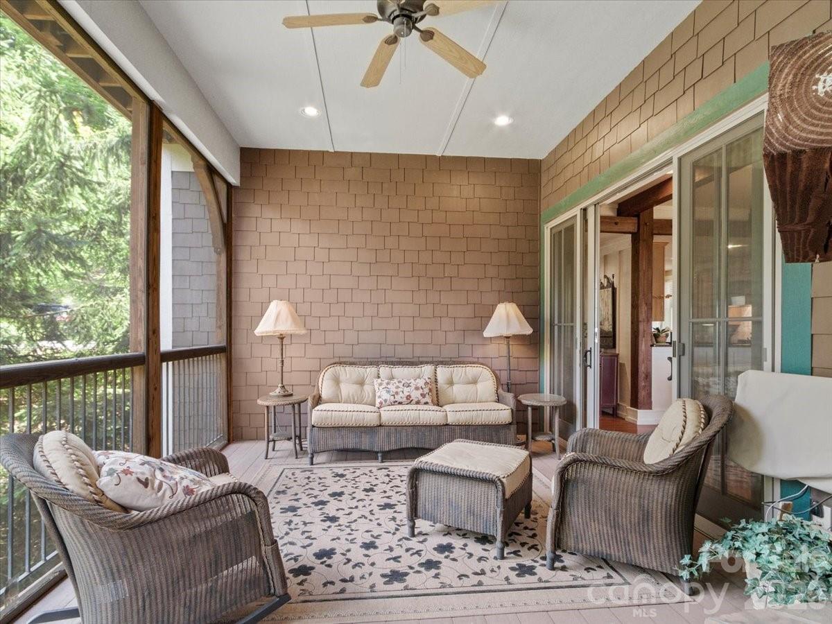 45 Creekside Way #I/202 — Burnsville