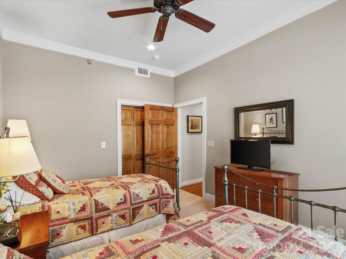 45 Creekside Way #I/202 — Burnsville