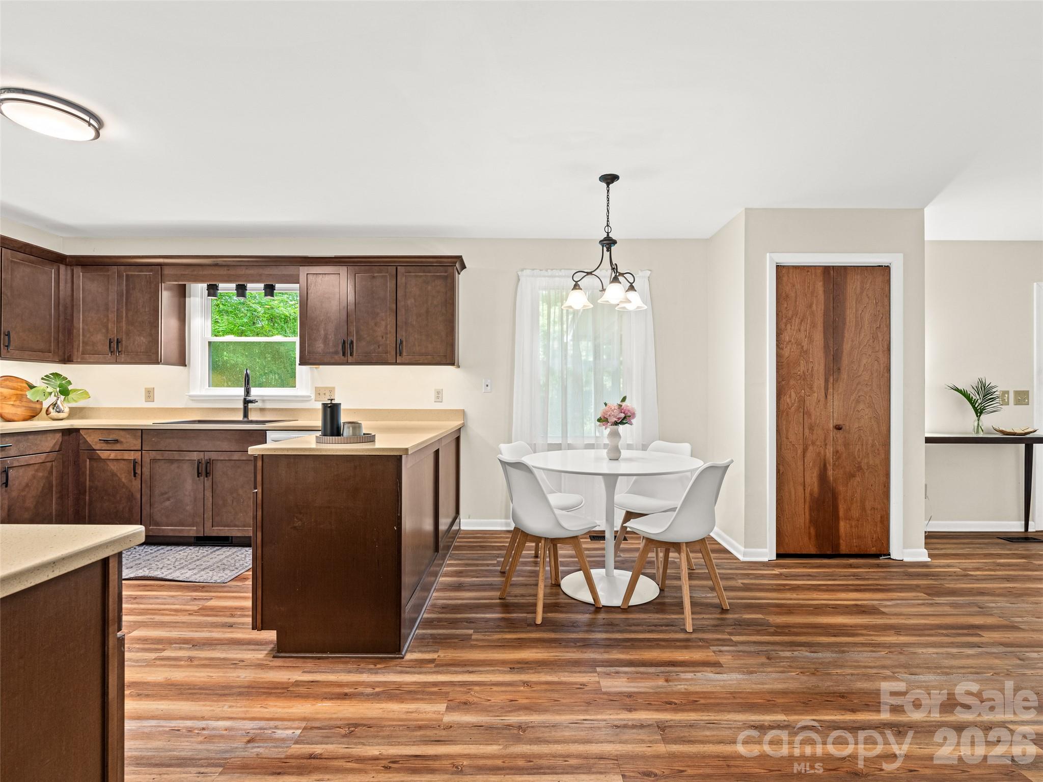 25 Blueberry Lane — Fairview