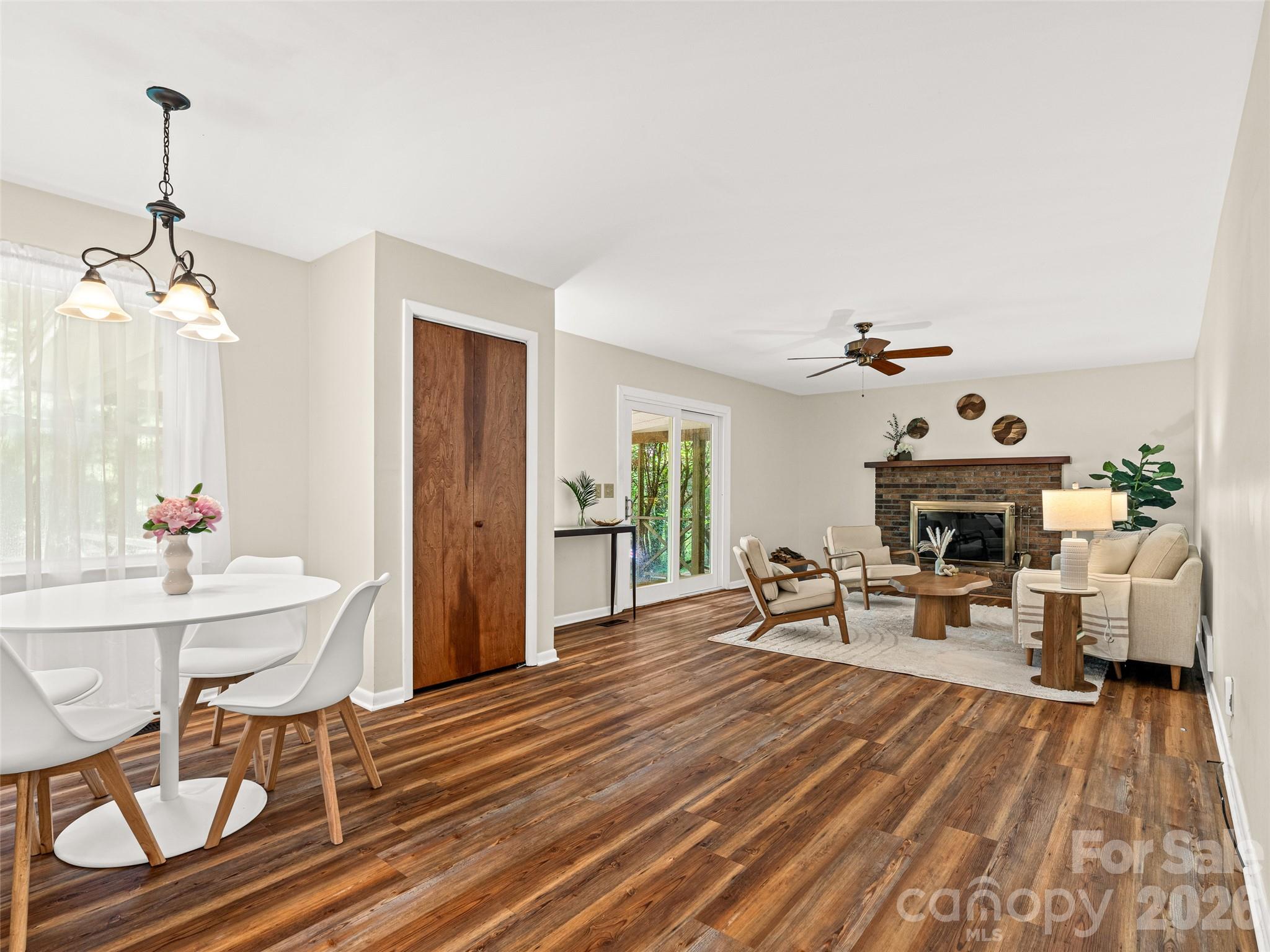 25 Blueberry Lane — Fairview
