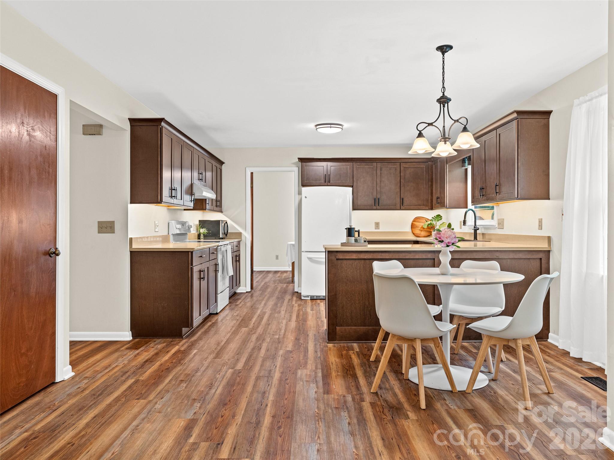 25 Blueberry Lane — Fairview