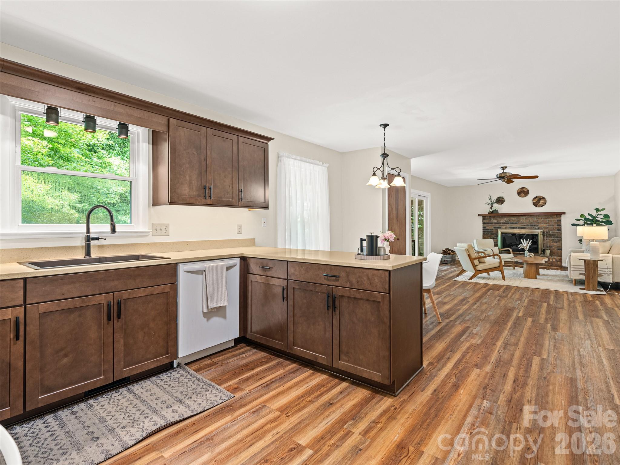 25 Blueberry Lane — Fairview