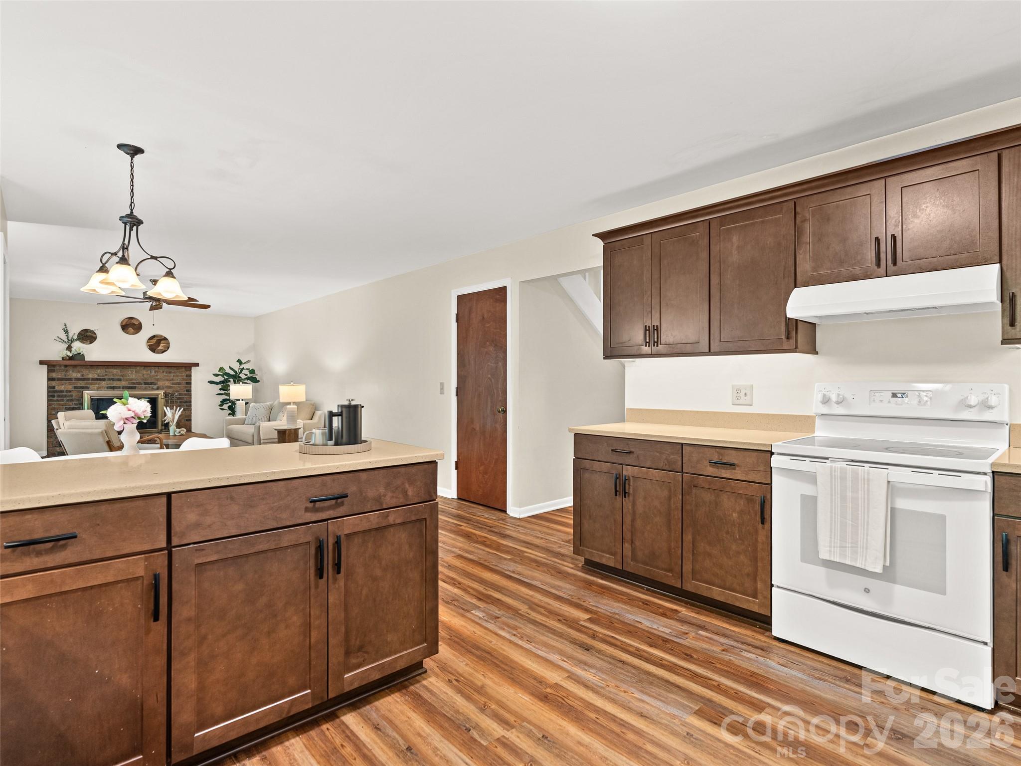 25 Blueberry Lane — Fairview