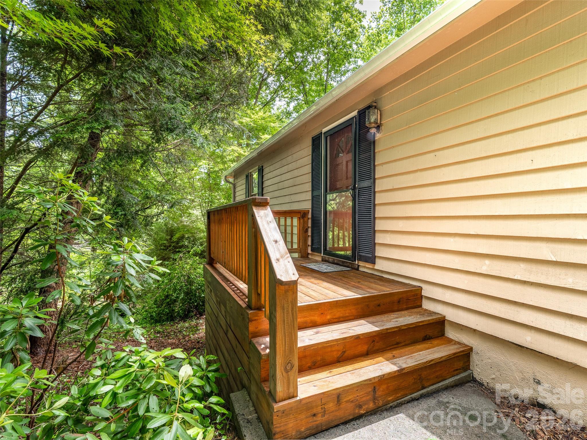 25 Blueberry Lane — Fairview