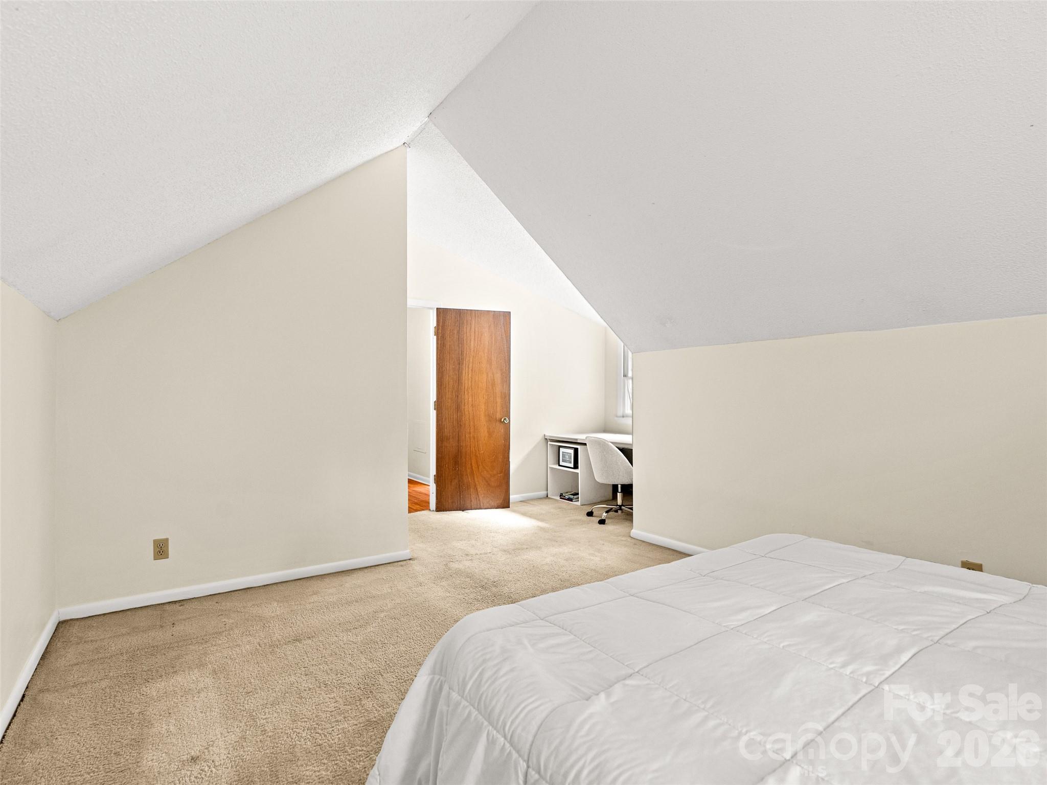 25 Blueberry Lane — Fairview