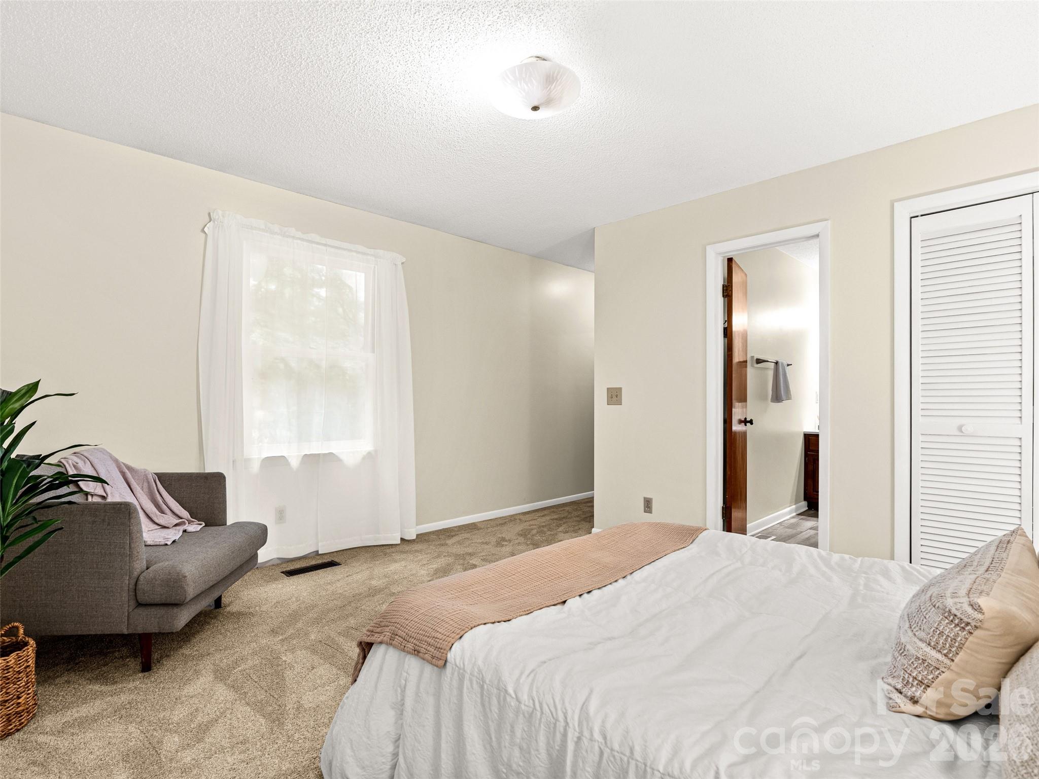 25 Blueberry Lane — Fairview