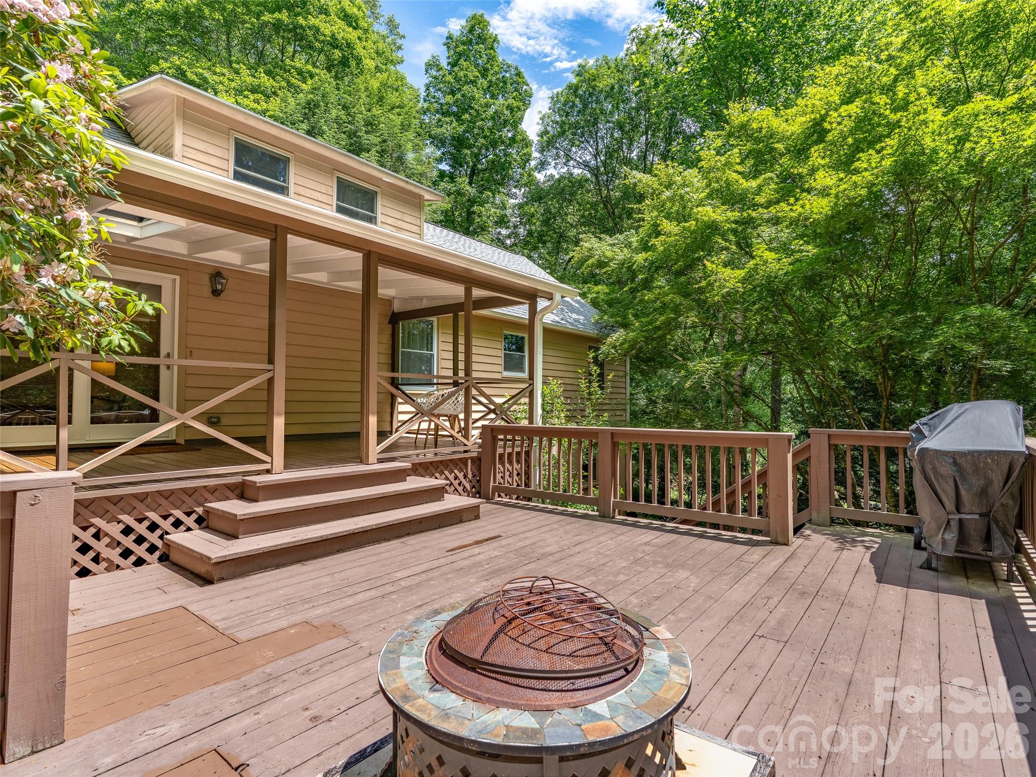 25 Blueberry Lane — Fairview