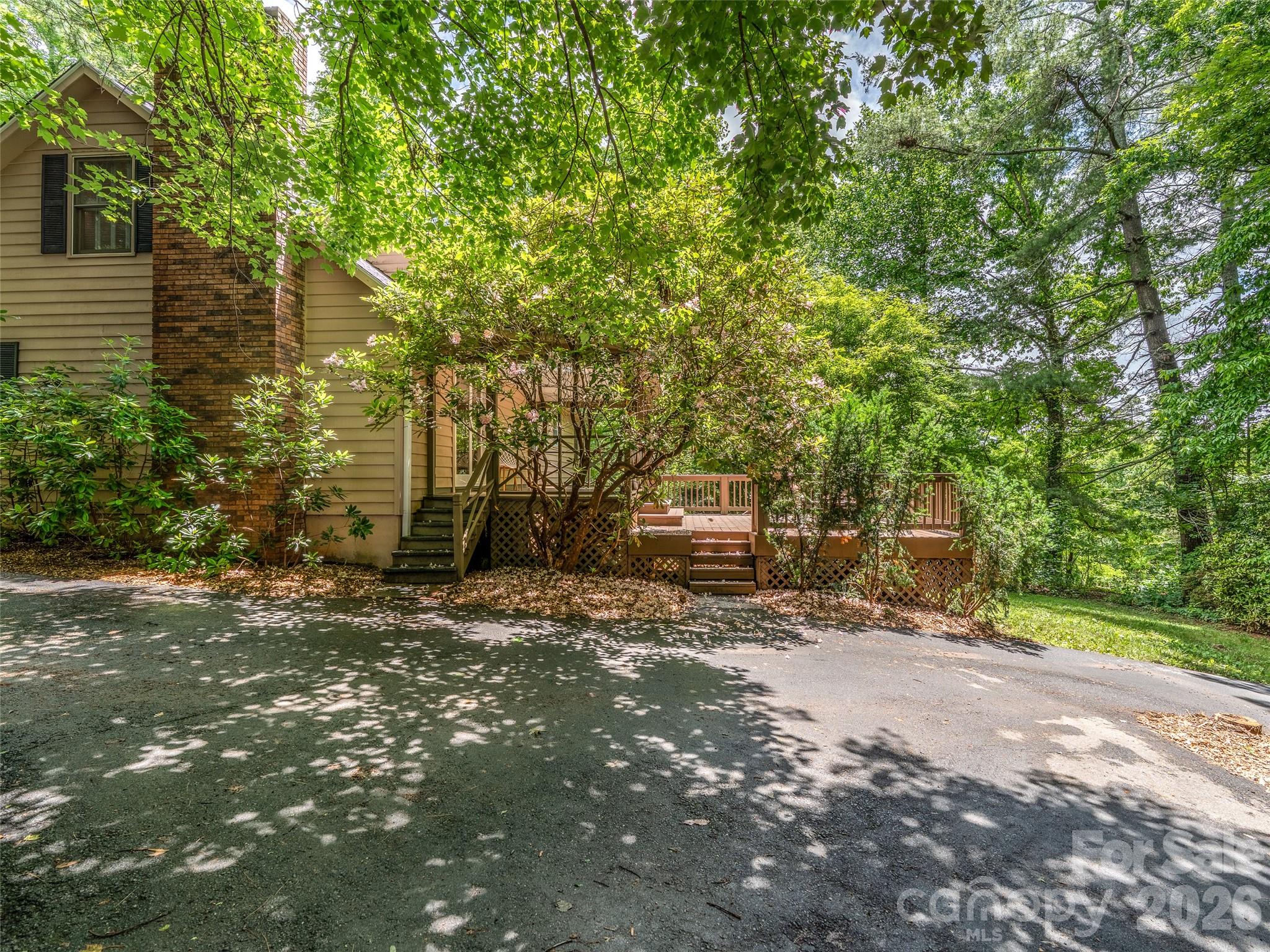 25 Blueberry Lane — Fairview