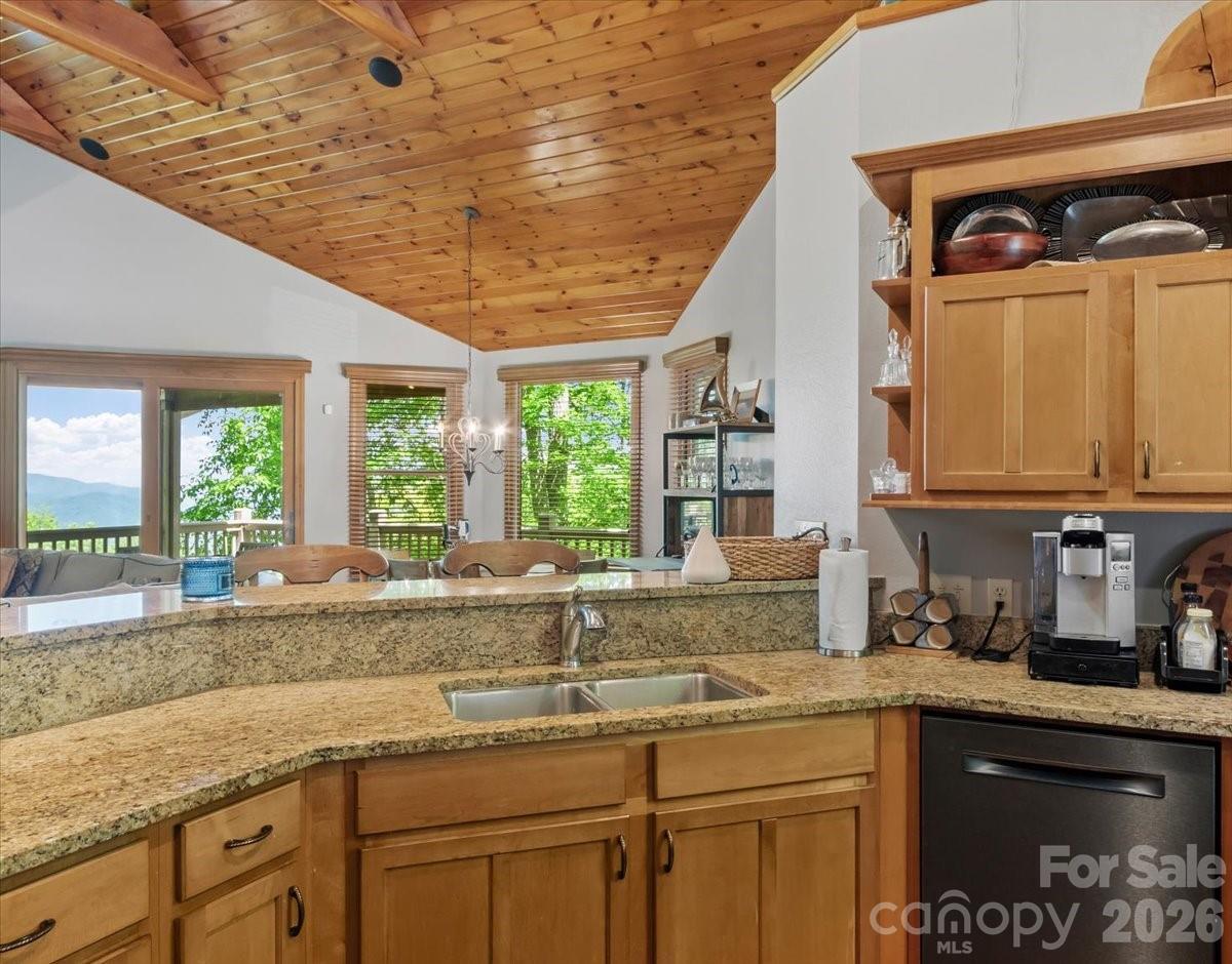 15 Ivy Point Lane — Burnsville