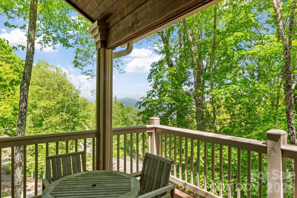 15 Ivy Point Lane — Burnsville