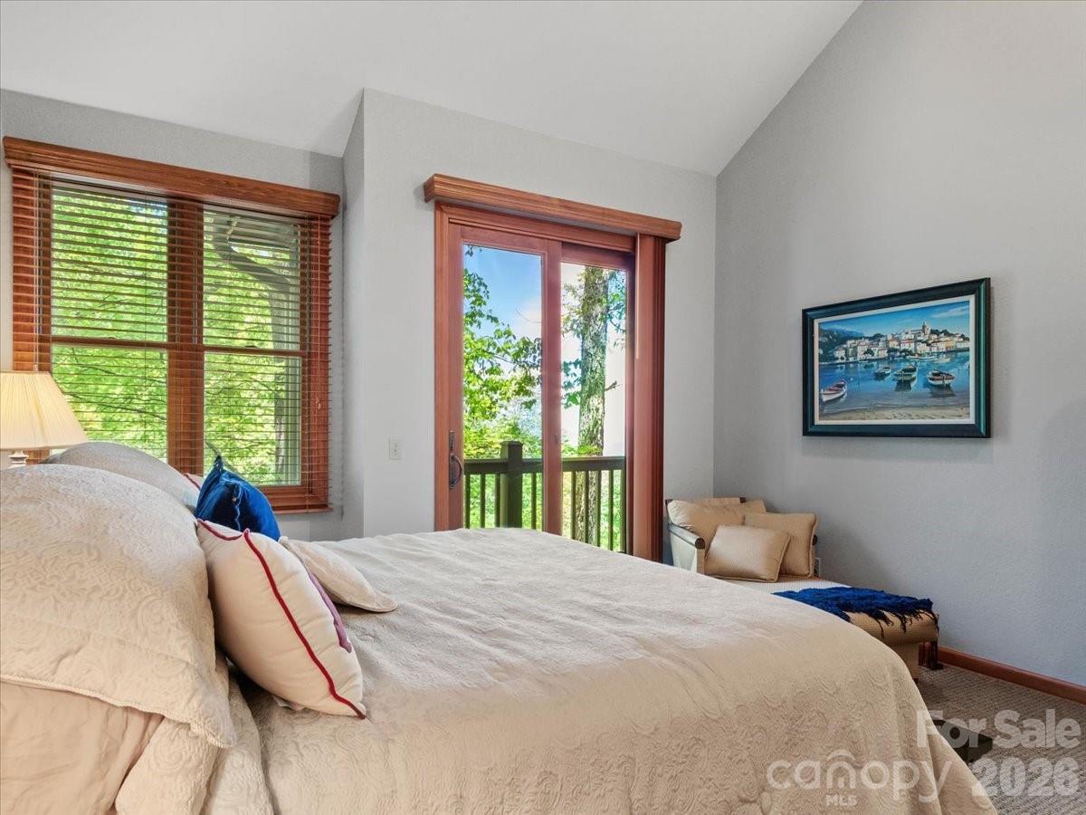 15 Ivy Point Lane — Burnsville