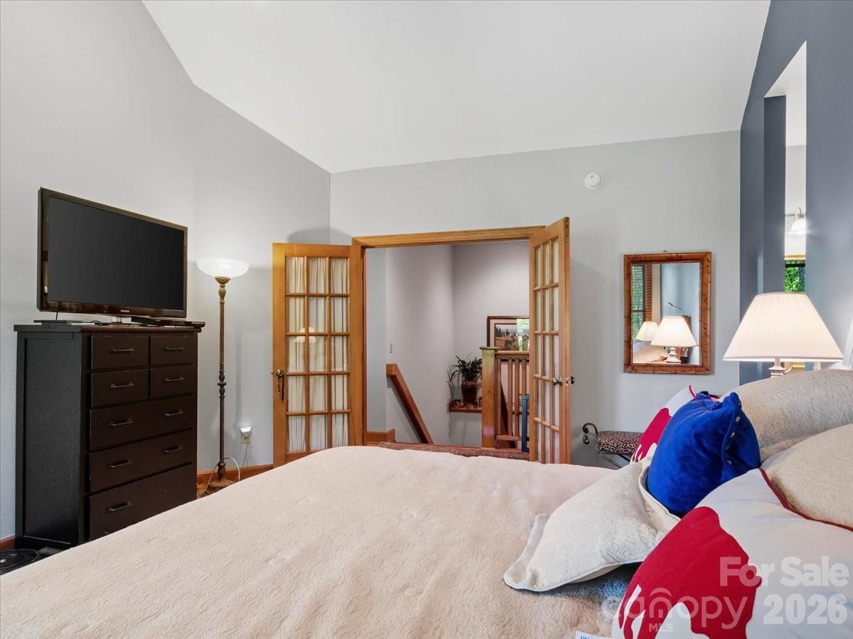 15 Ivy Point Lane — Burnsville