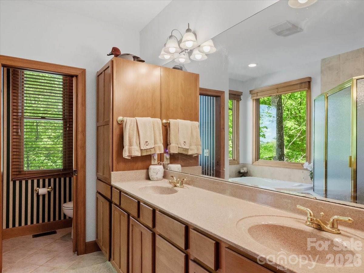 15 Ivy Point Lane — Burnsville