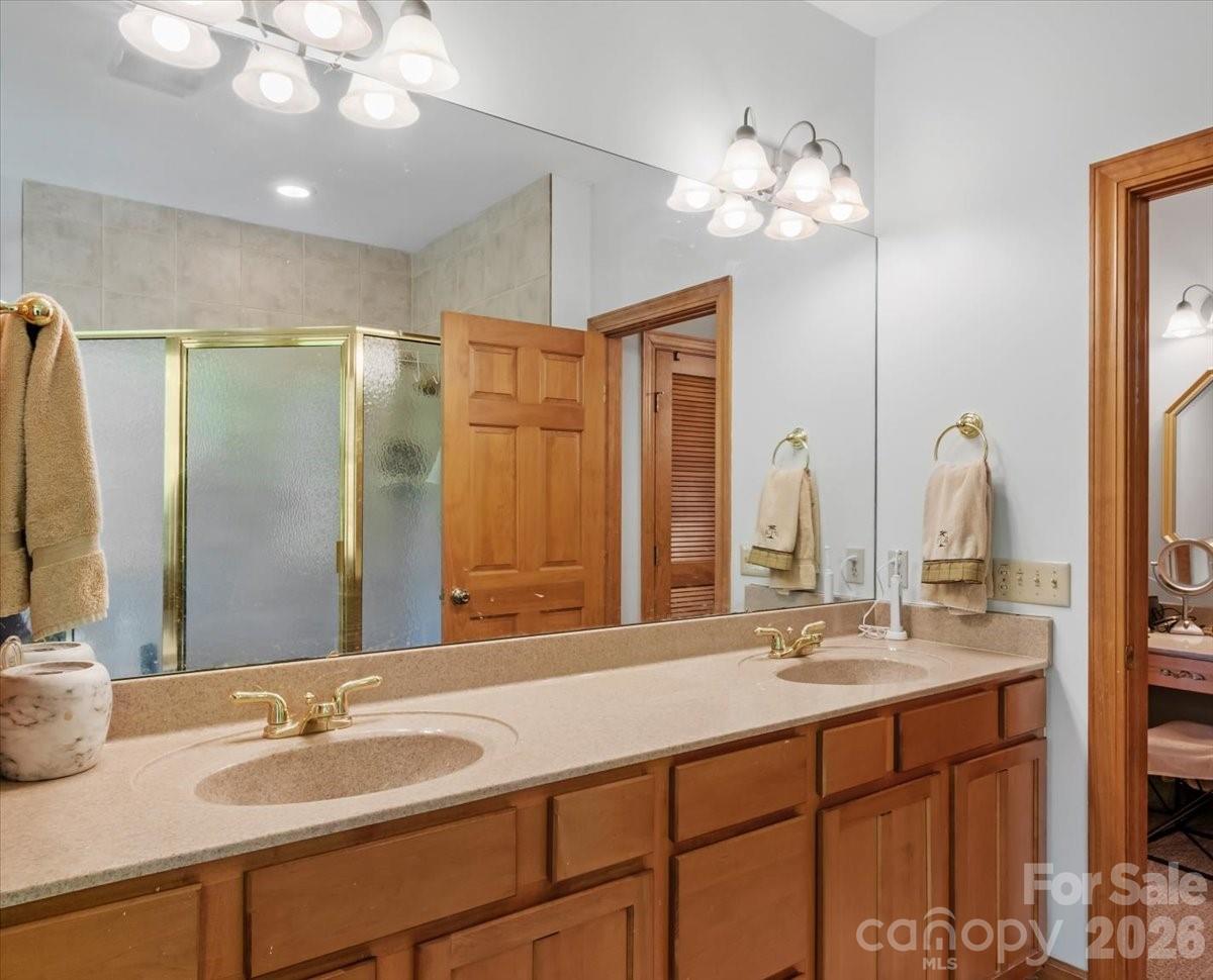 15 Ivy Point Lane — Burnsville