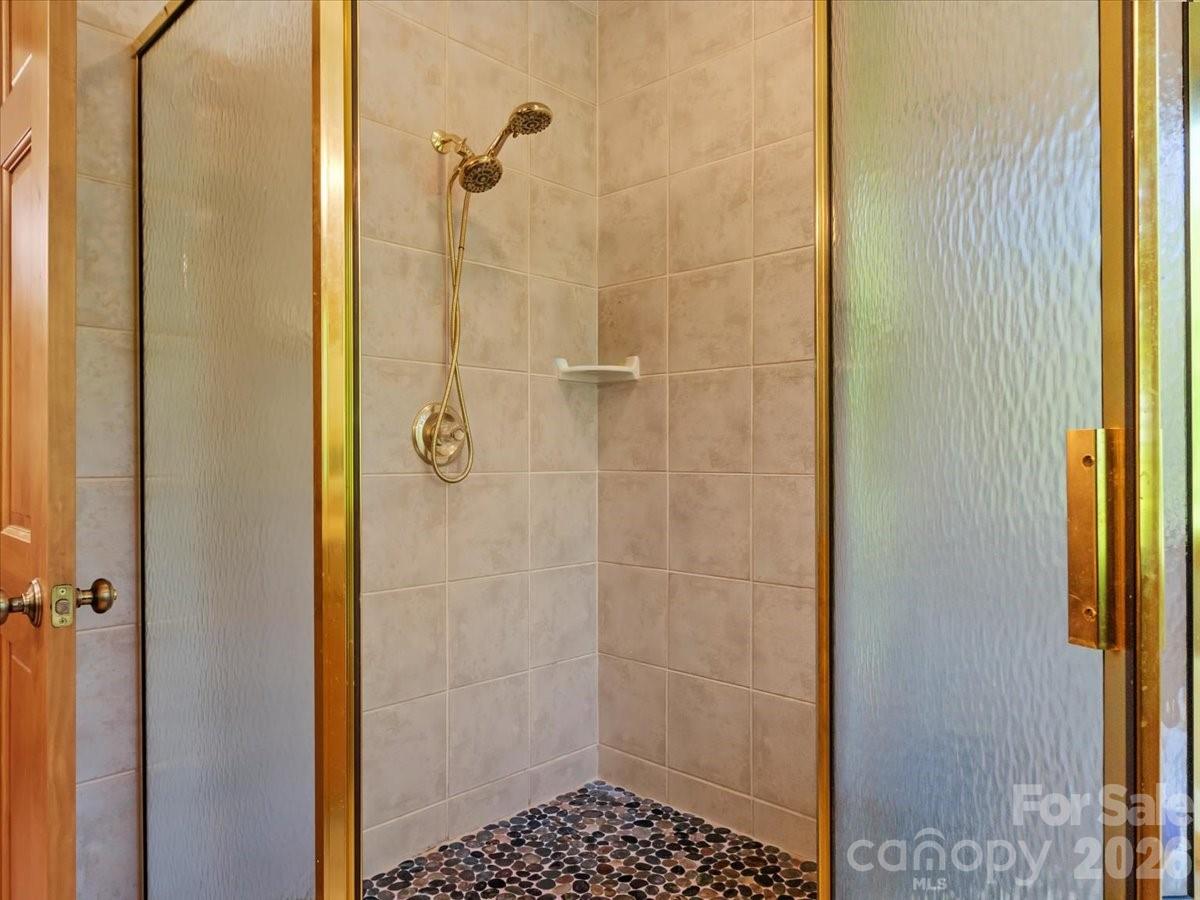 15 Ivy Point Lane — Burnsville