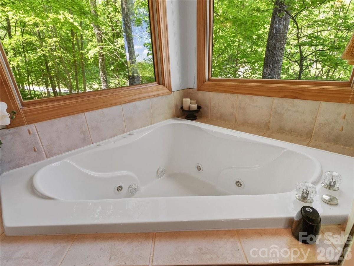 15 Ivy Point Lane — Burnsville