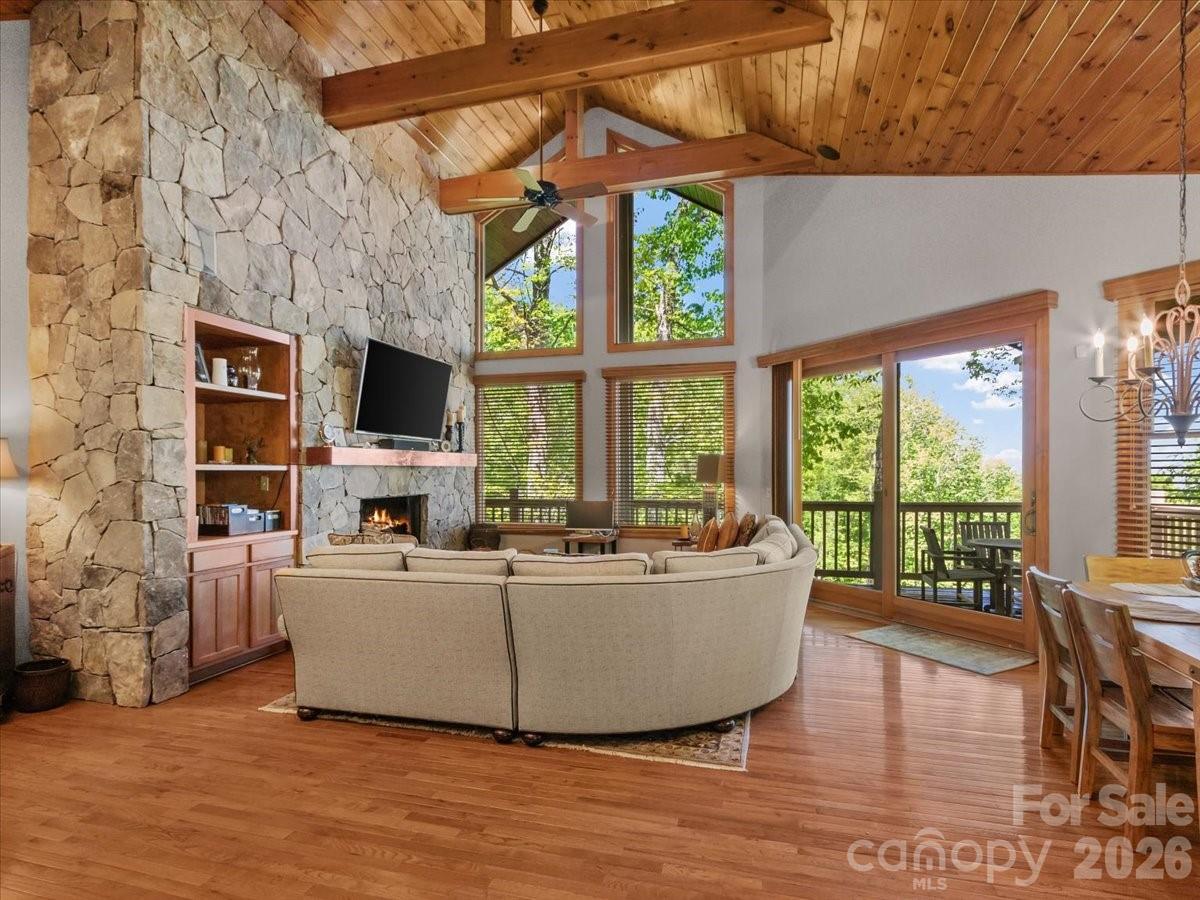 15 Ivy Point Lane — Burnsville