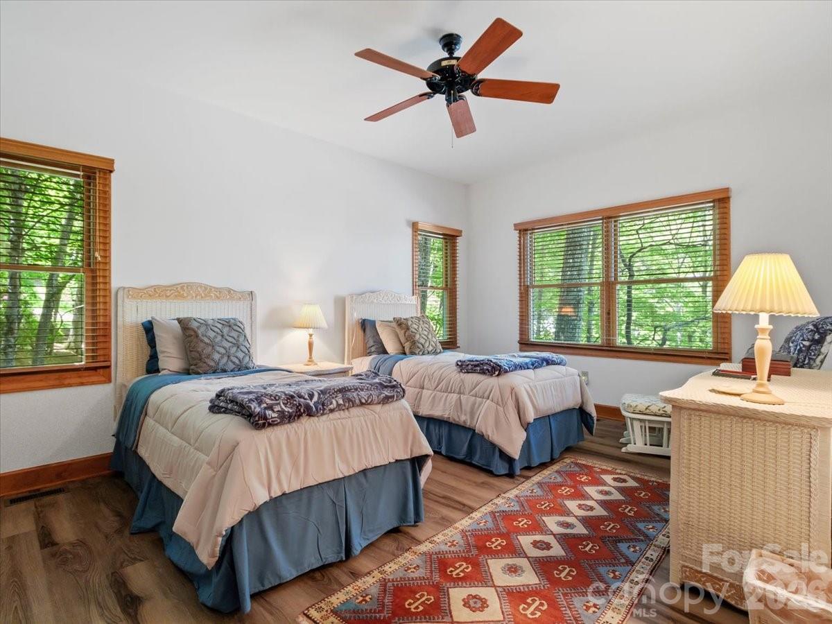 15 Ivy Point Lane — Burnsville