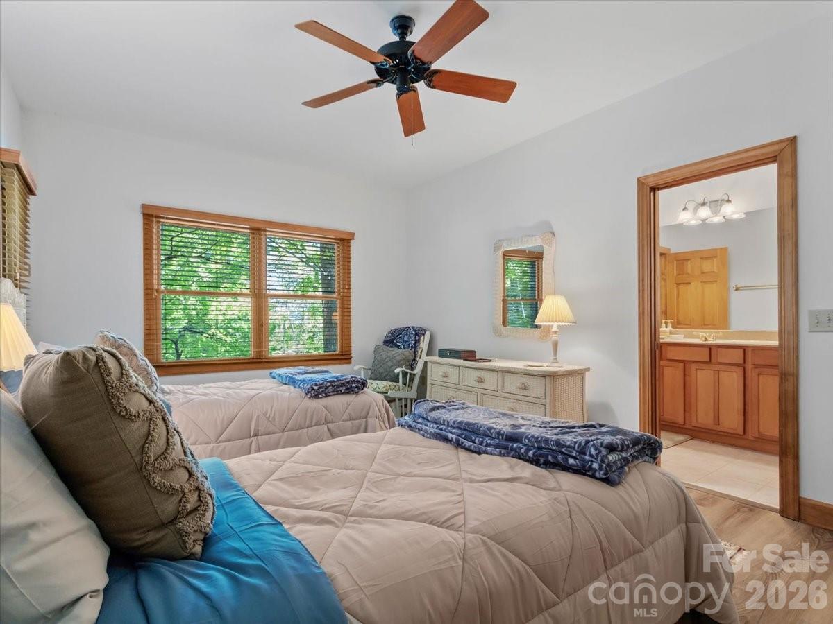 15 Ivy Point Lane — Burnsville