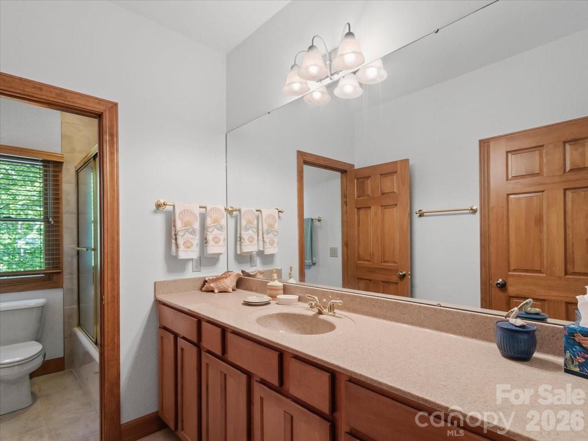 15 Ivy Point Lane — Burnsville
