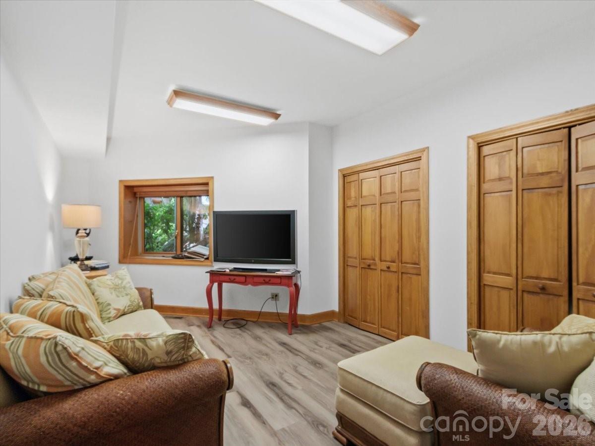 15 Ivy Point Lane — Burnsville