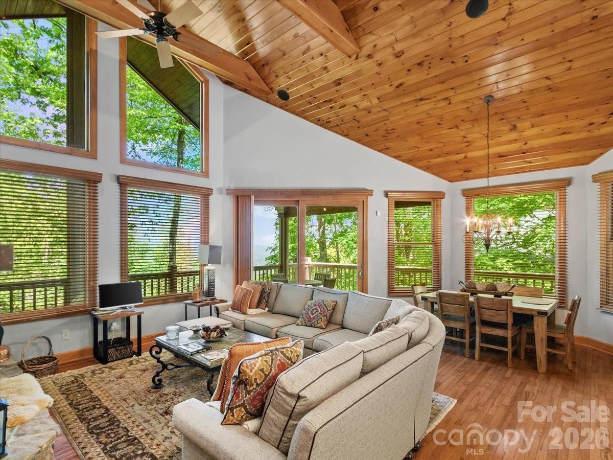15 Ivy Point Lane — Burnsville