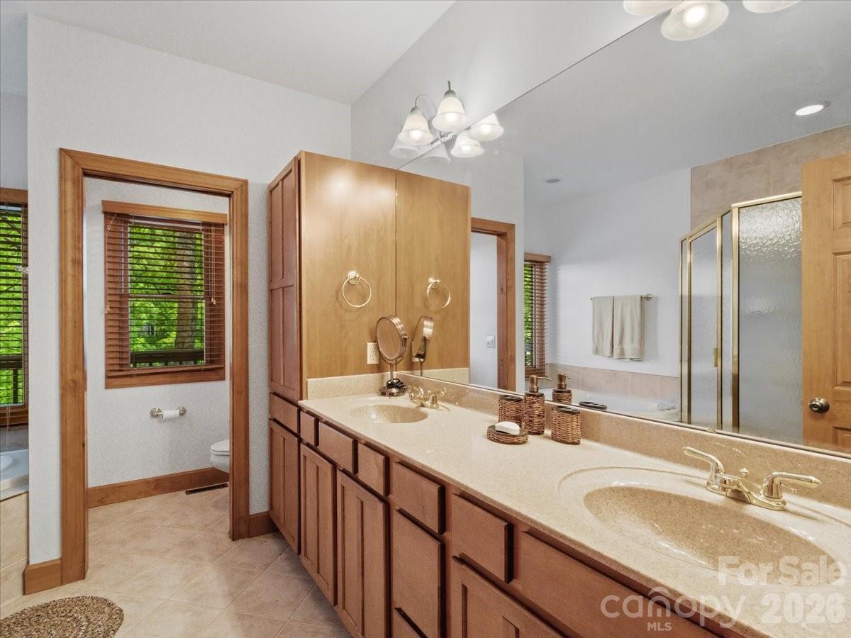 15 Ivy Point Lane — Burnsville