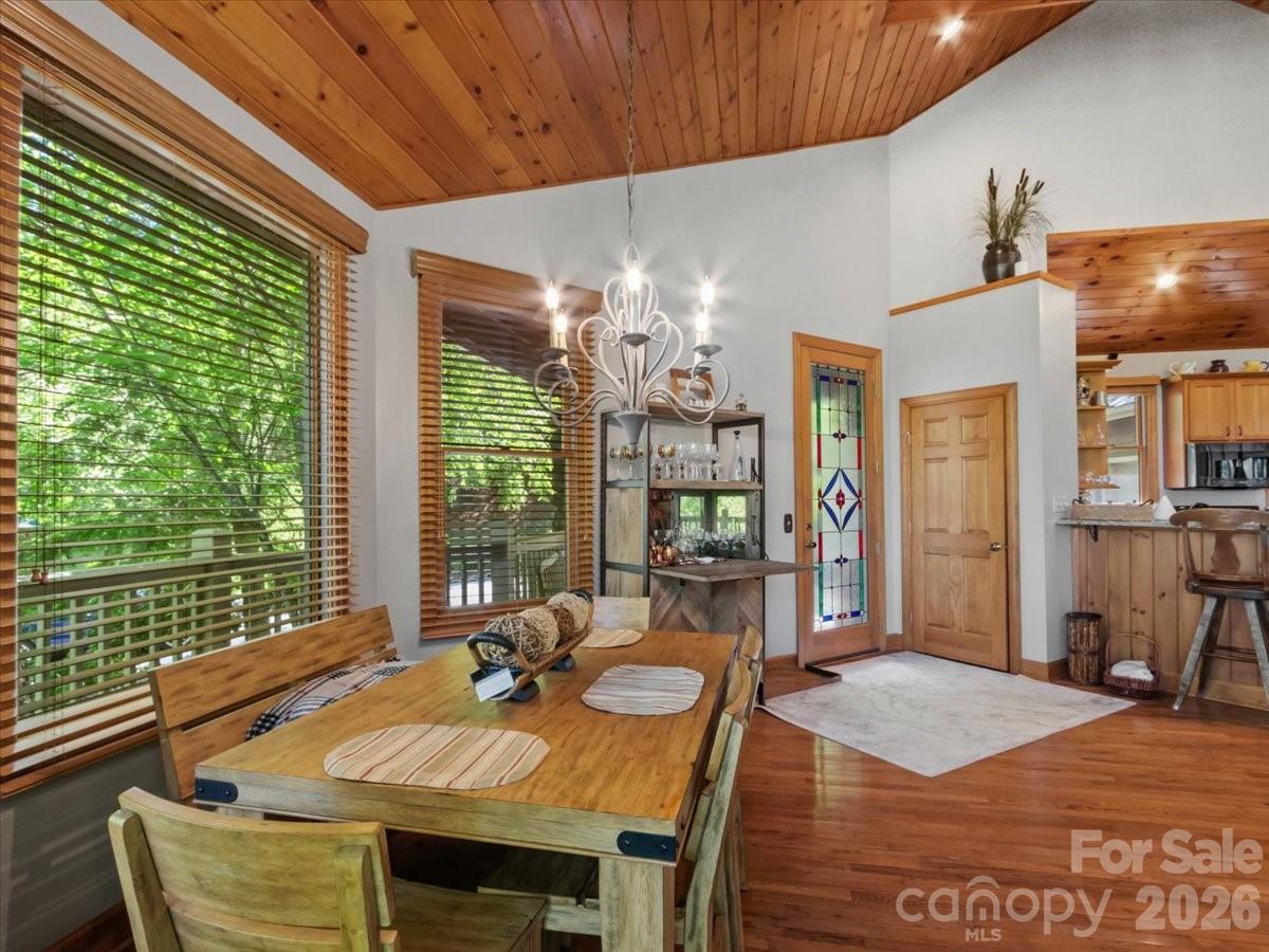 15 Ivy Point Lane — Burnsville