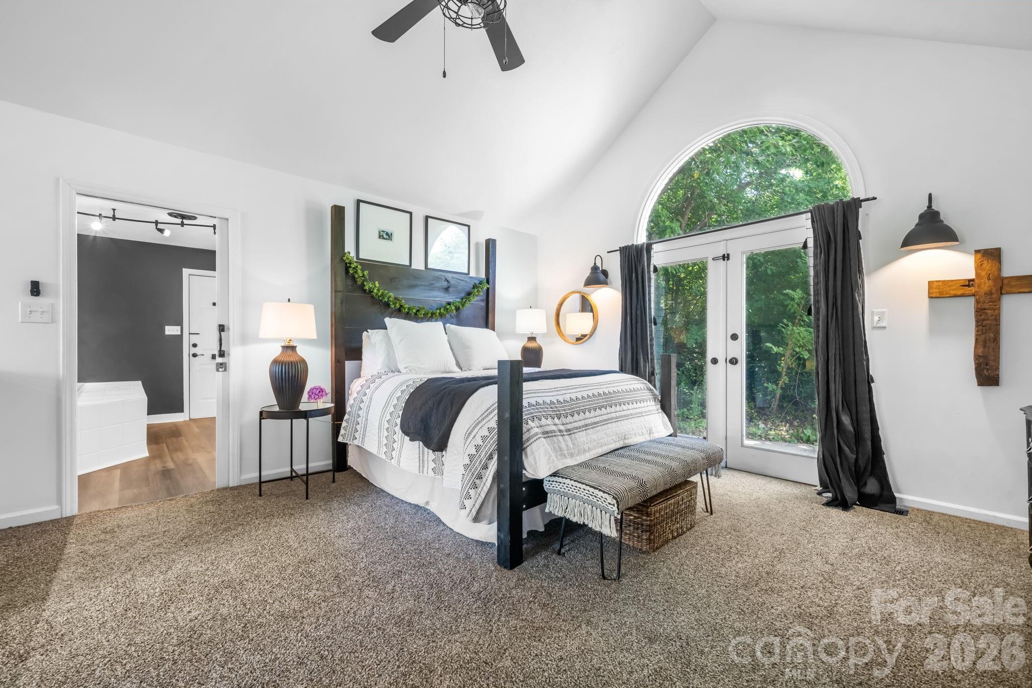 1314 Shirebourn Drive — Hickory