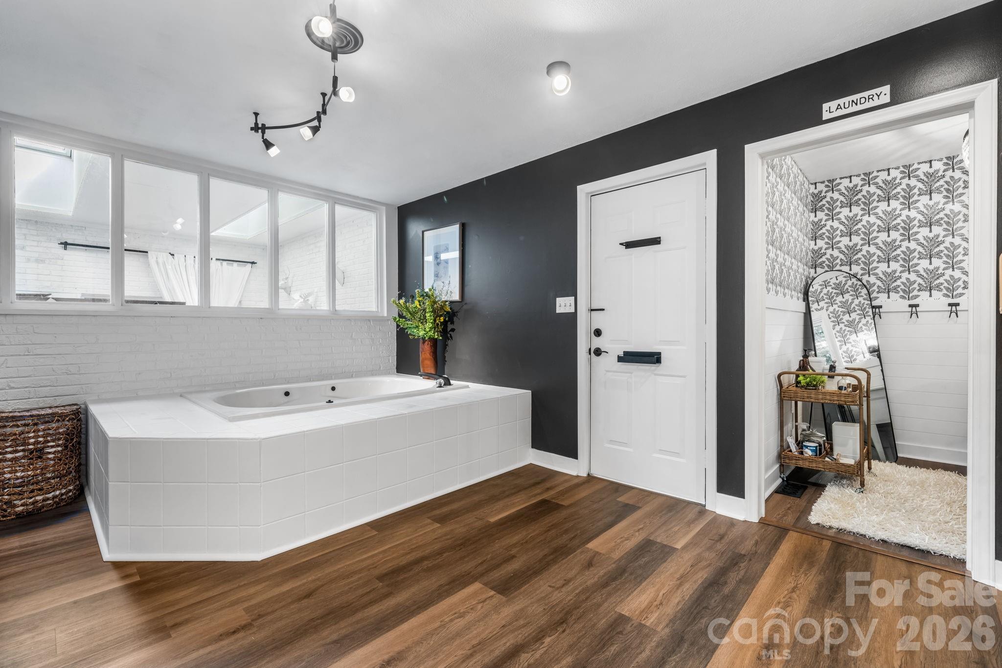 1314 Shirebourn Drive — Hickory