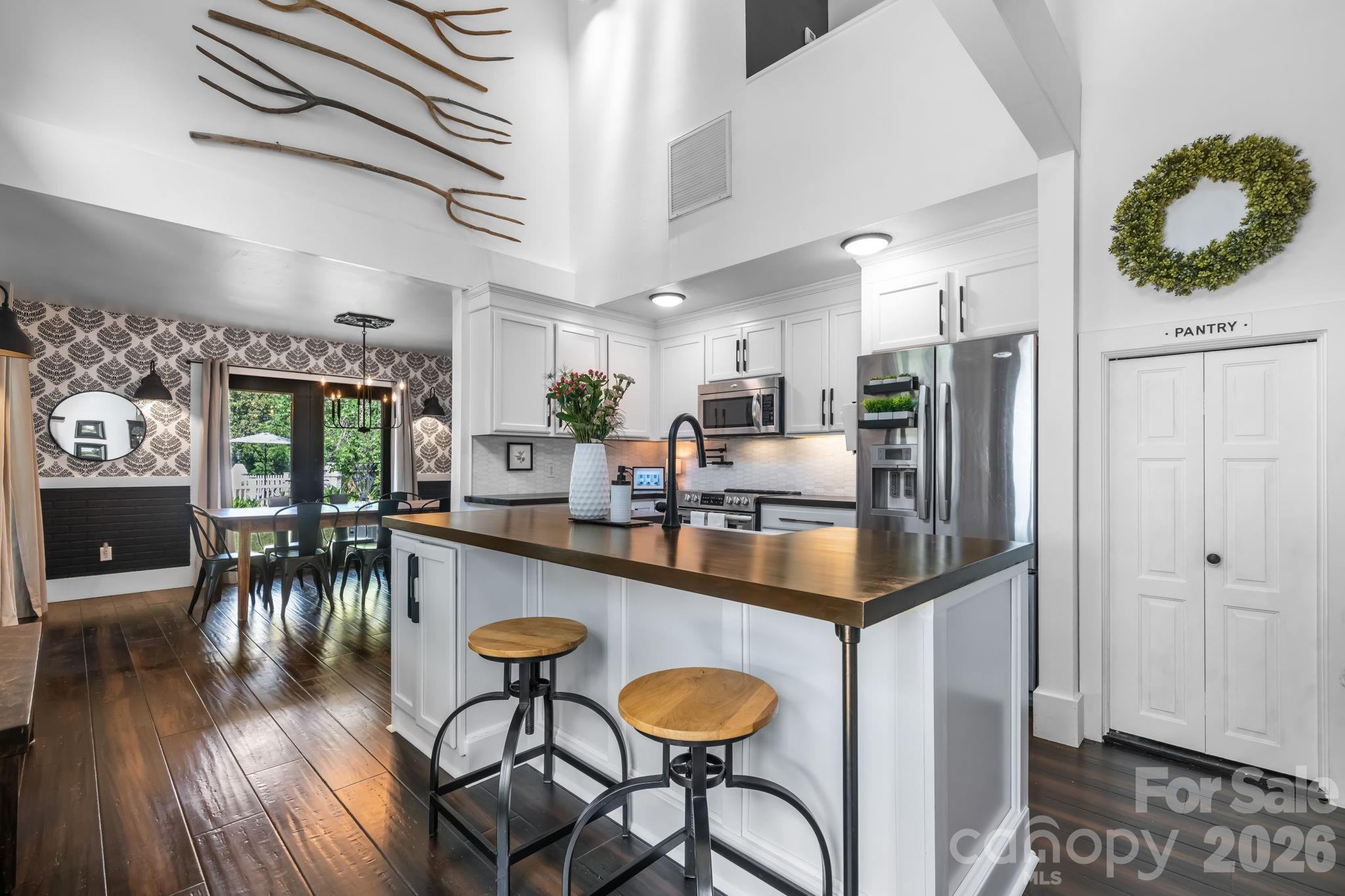 1314 Shirebourn Drive — Hickory
