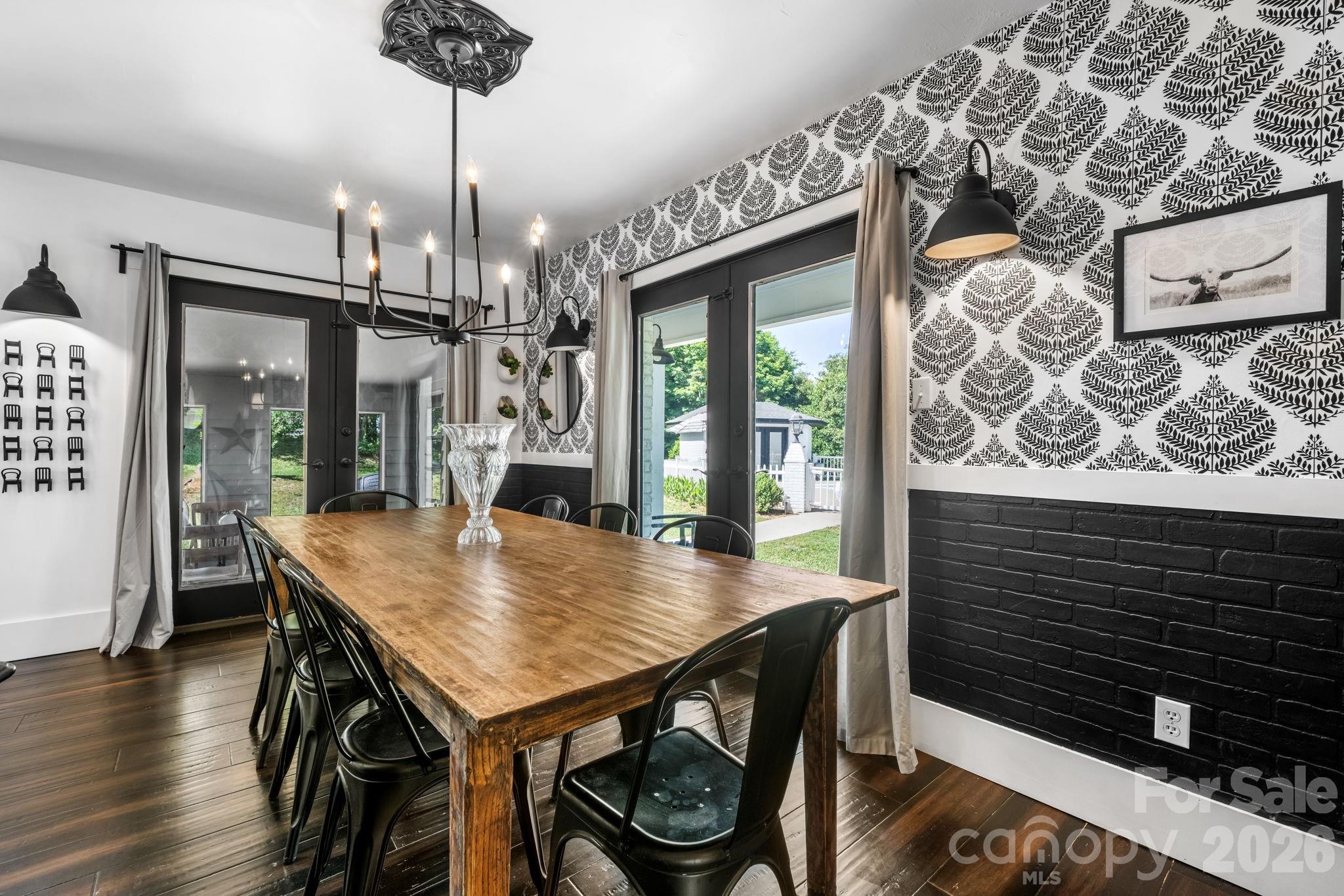 1314 Shirebourn Drive — Hickory