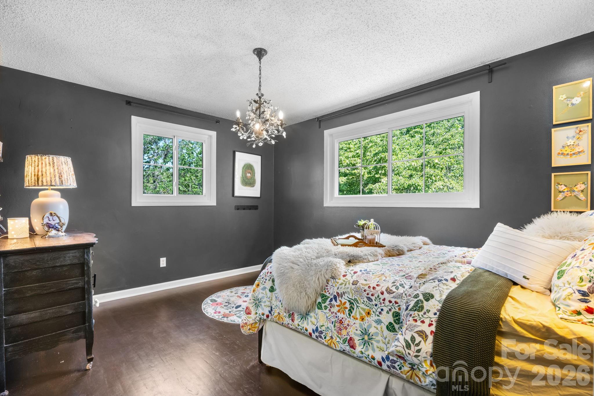 1314 Shirebourn Drive — Hickory