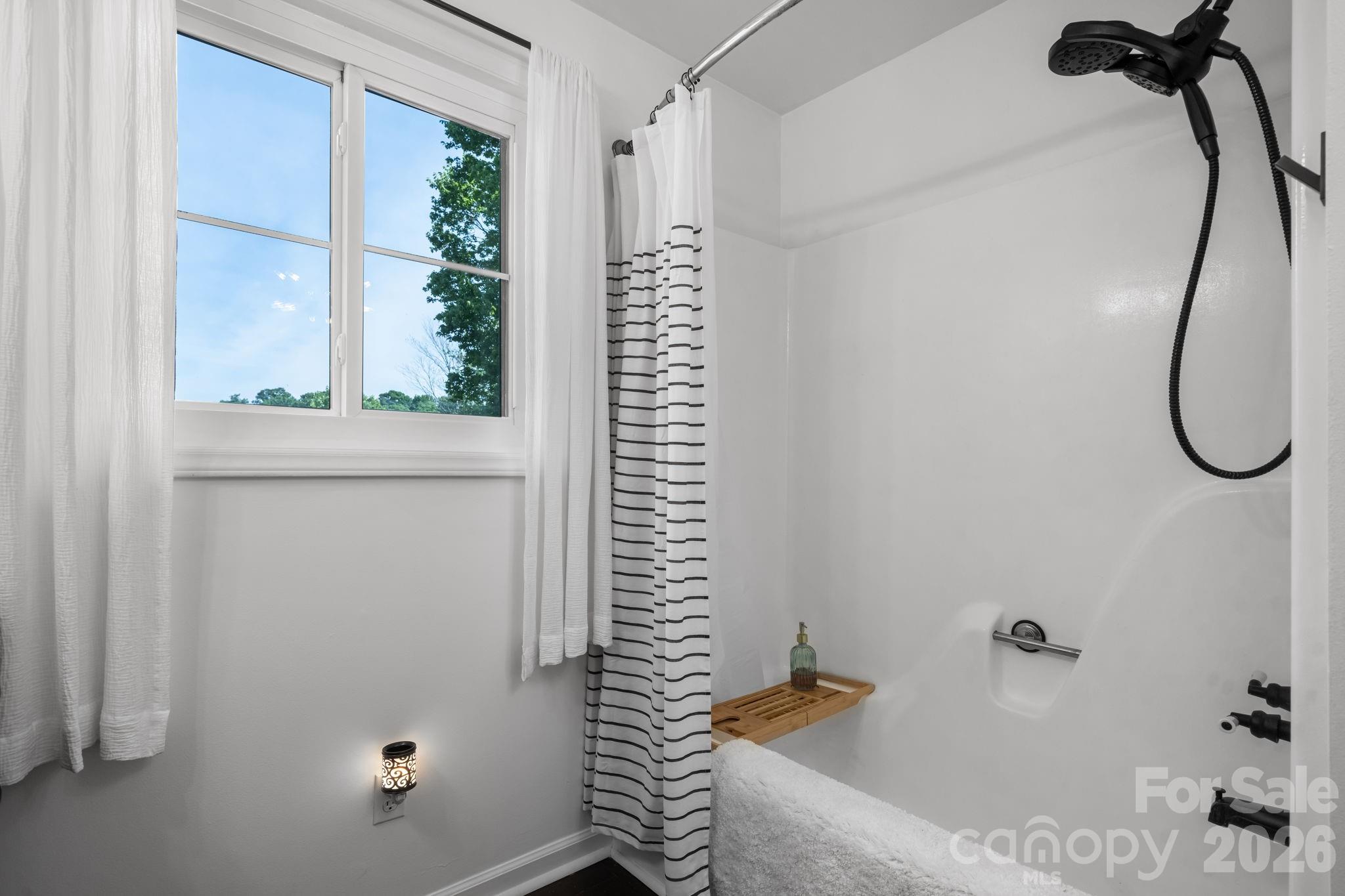 1314 Shirebourn Drive — Hickory