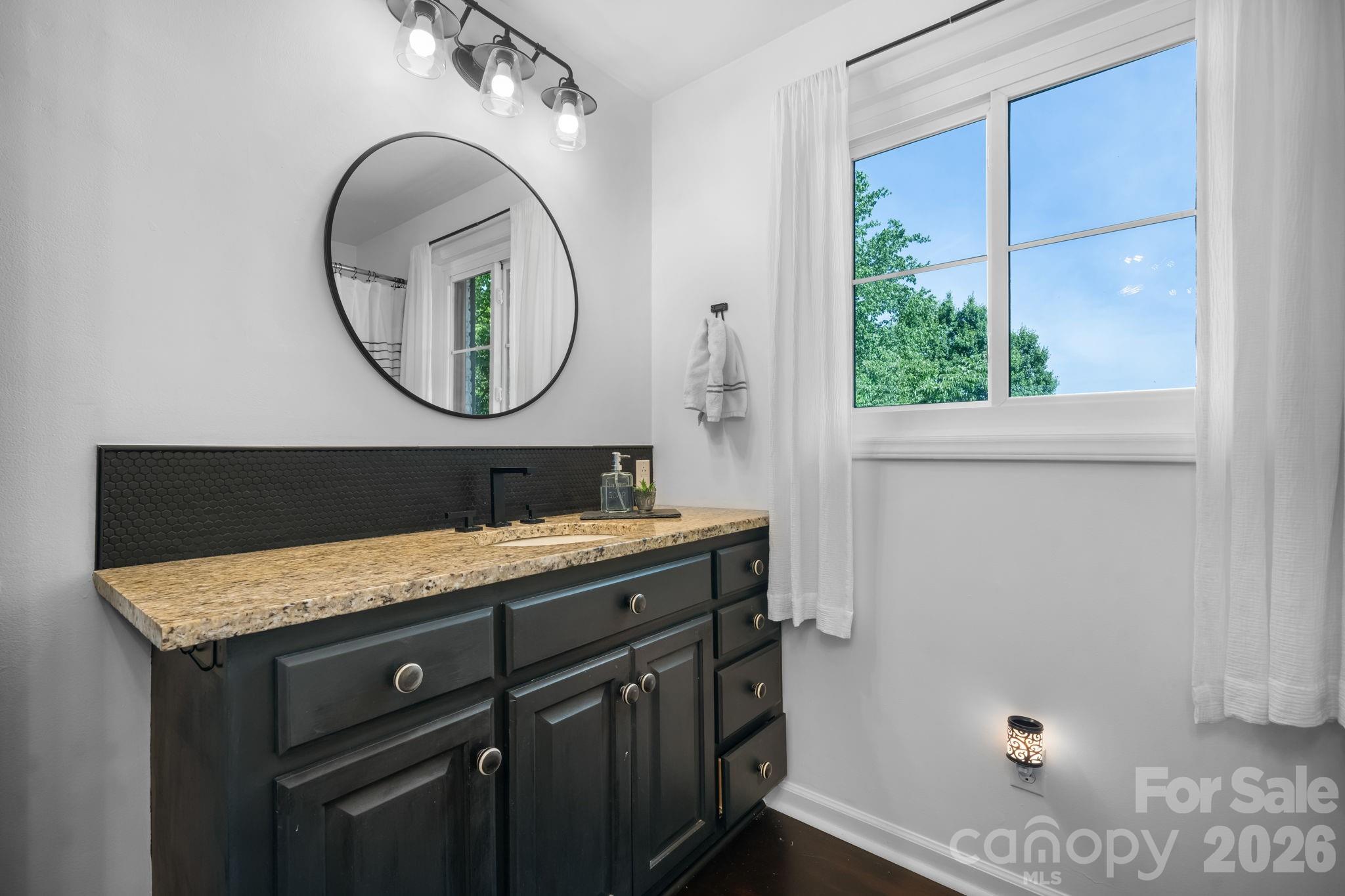 1314 Shirebourn Drive — Hickory