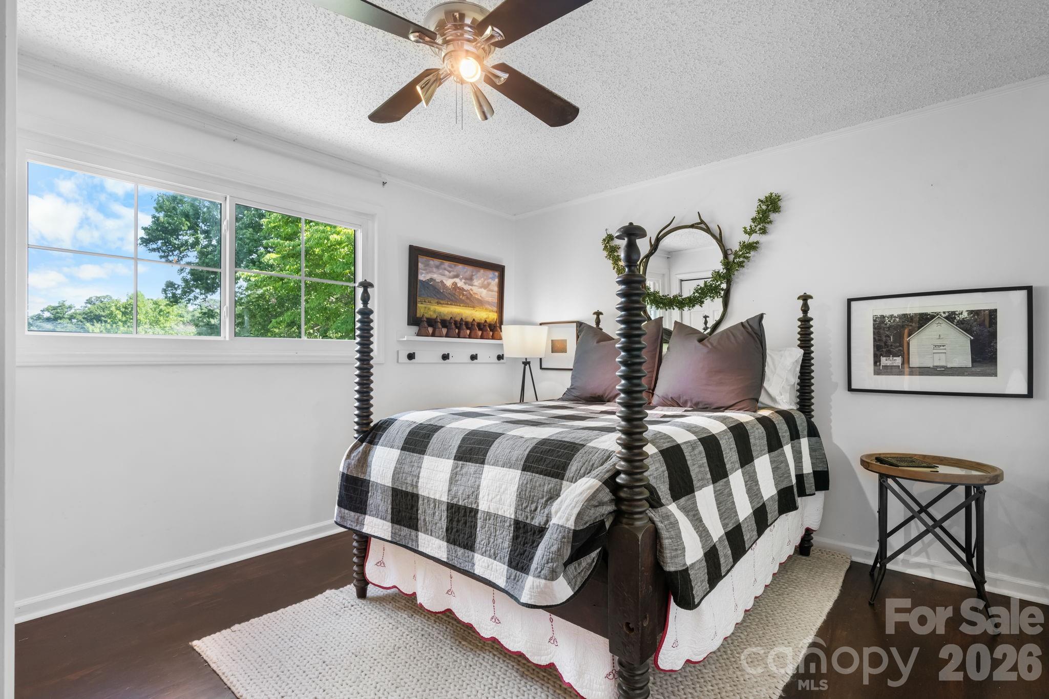 1314 Shirebourn Drive — Hickory