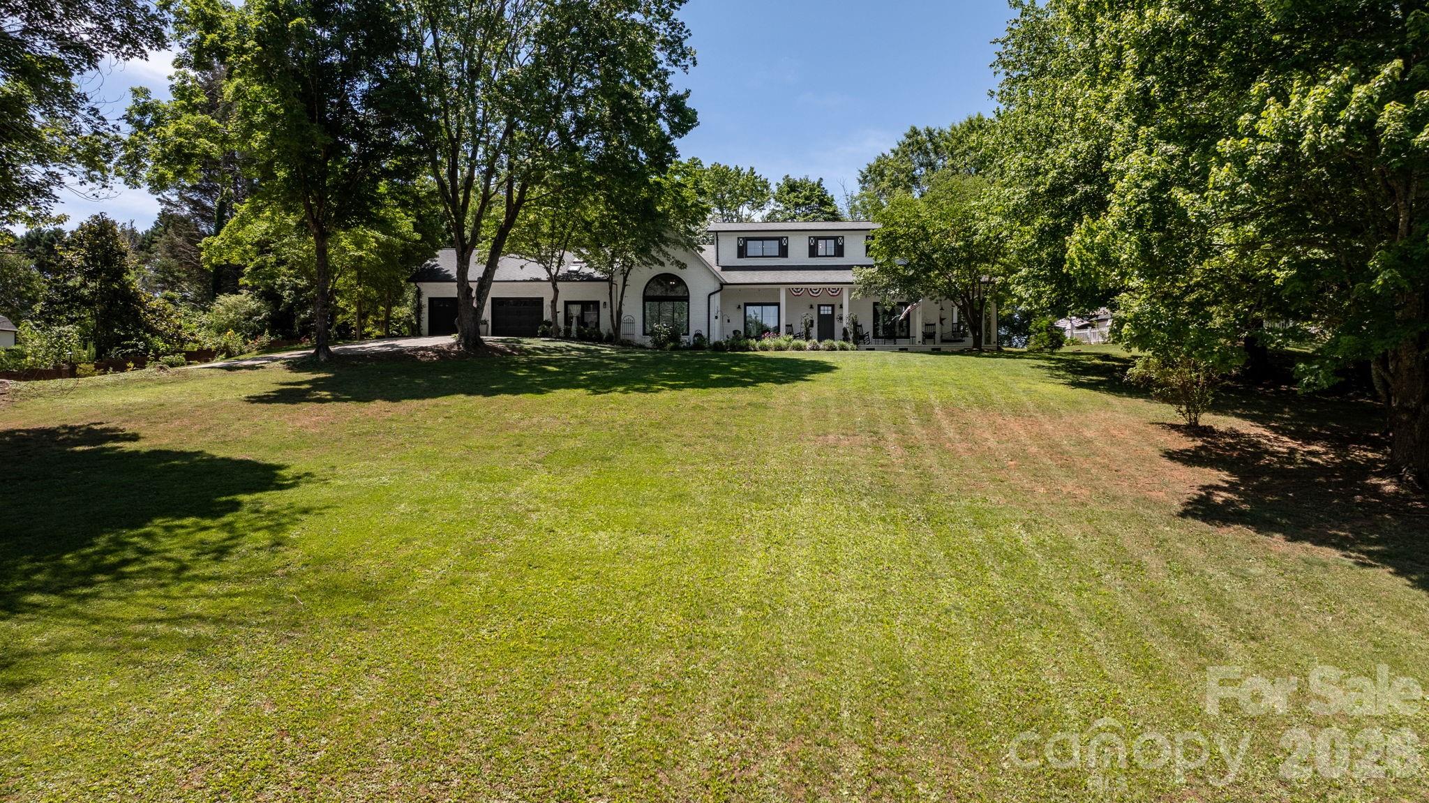 1314 Shirebourn Drive — Hickory