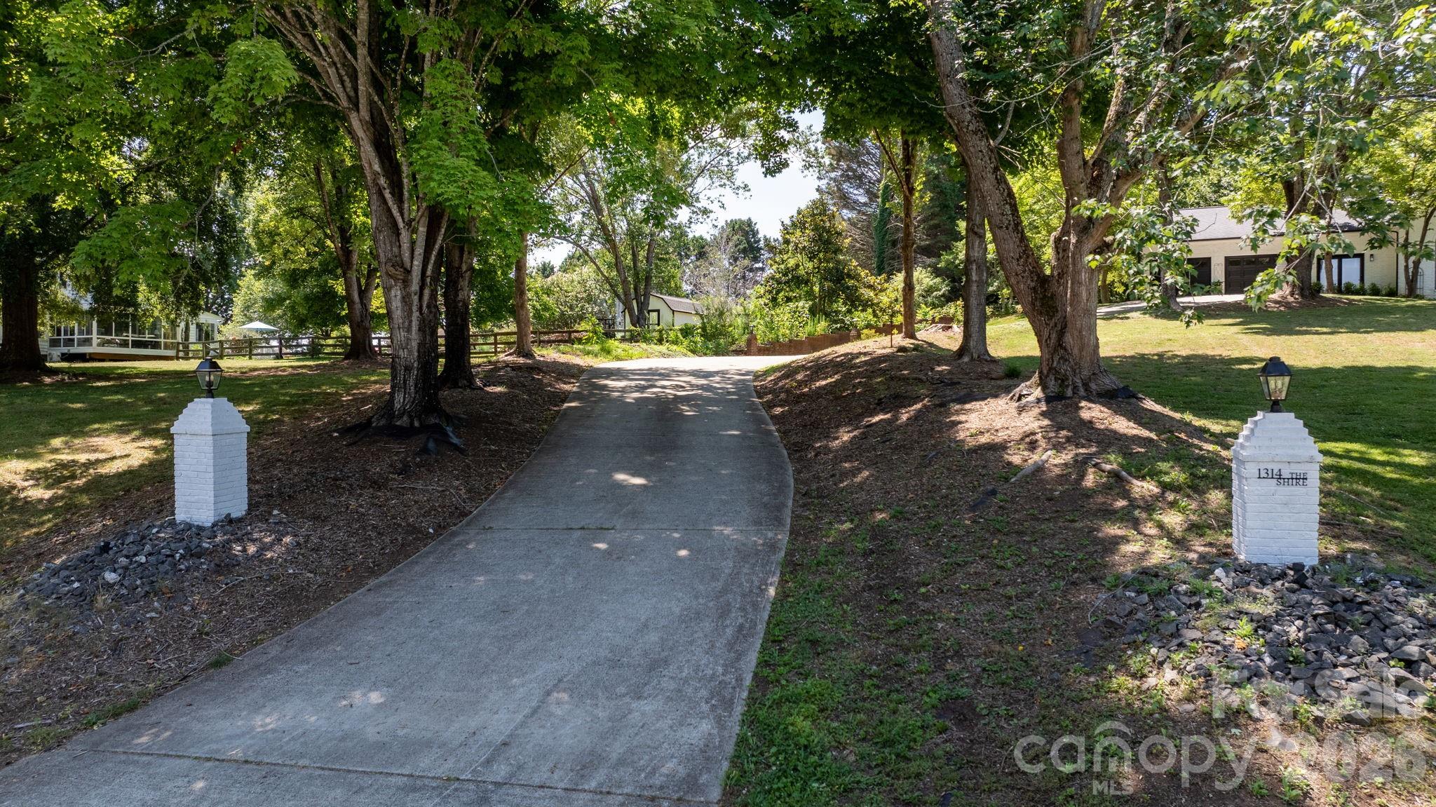 1314 Shirebourn Drive — Hickory