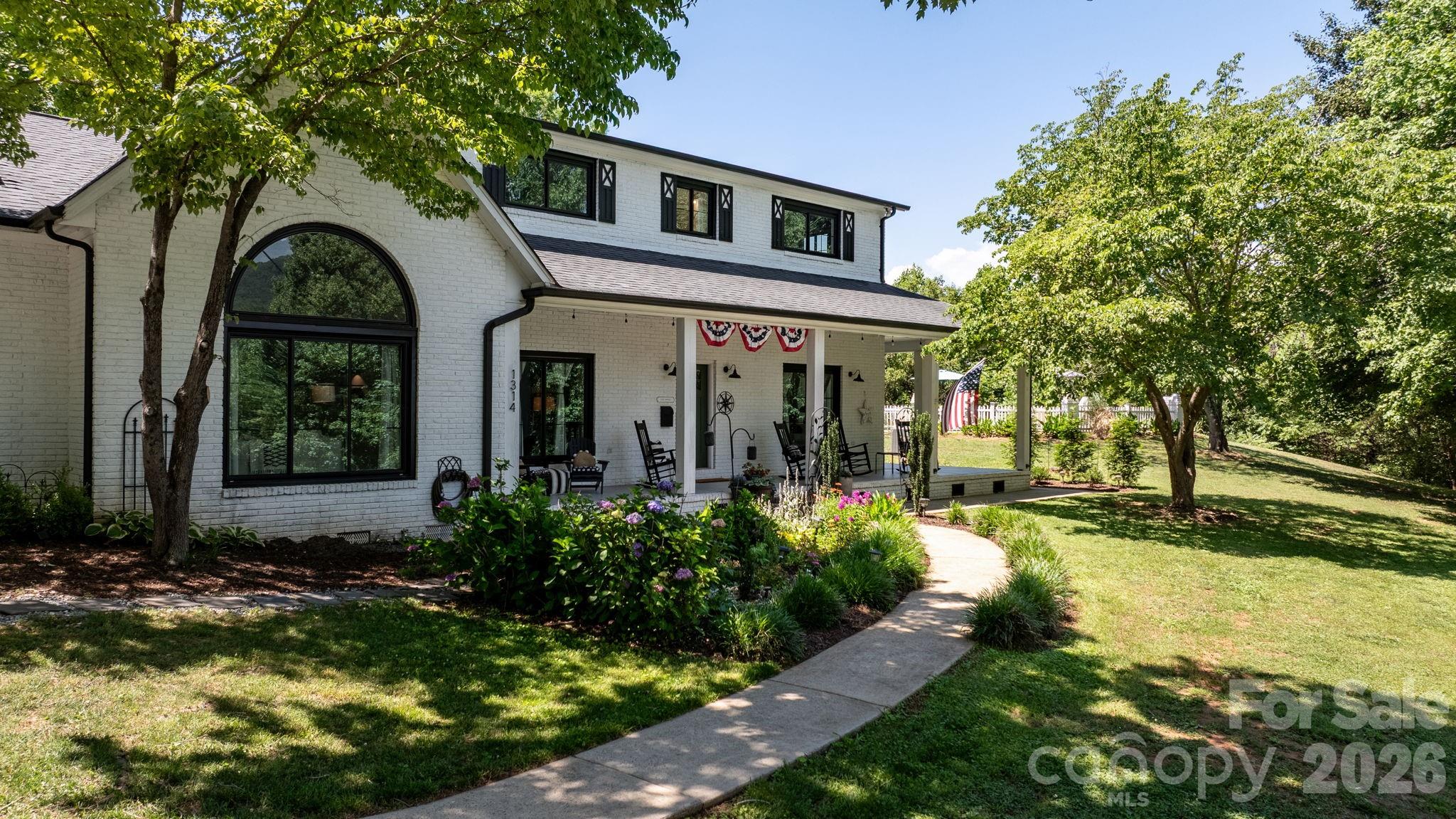 1314 Shirebourn Drive — Hickory