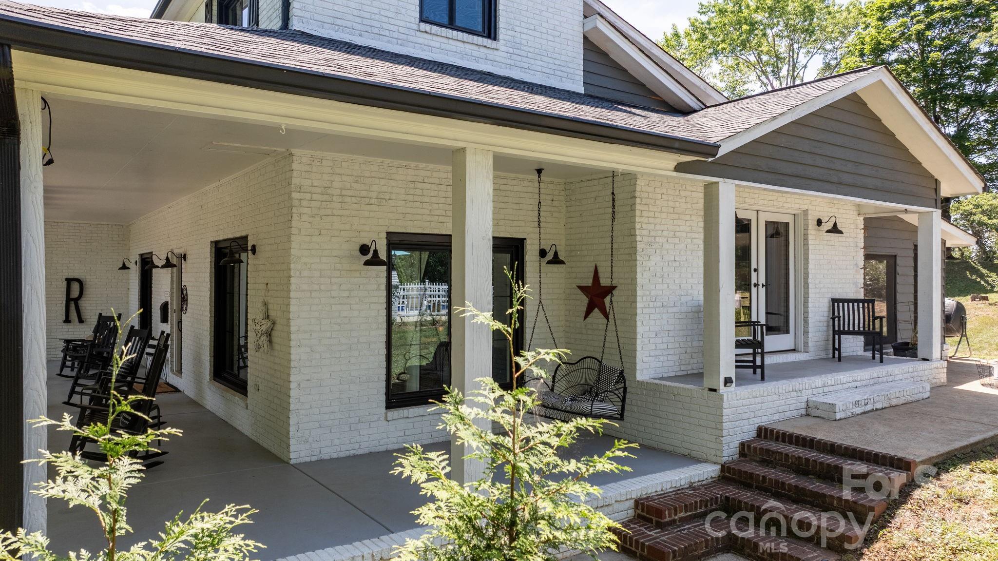 1314 Shirebourn Drive — Hickory
