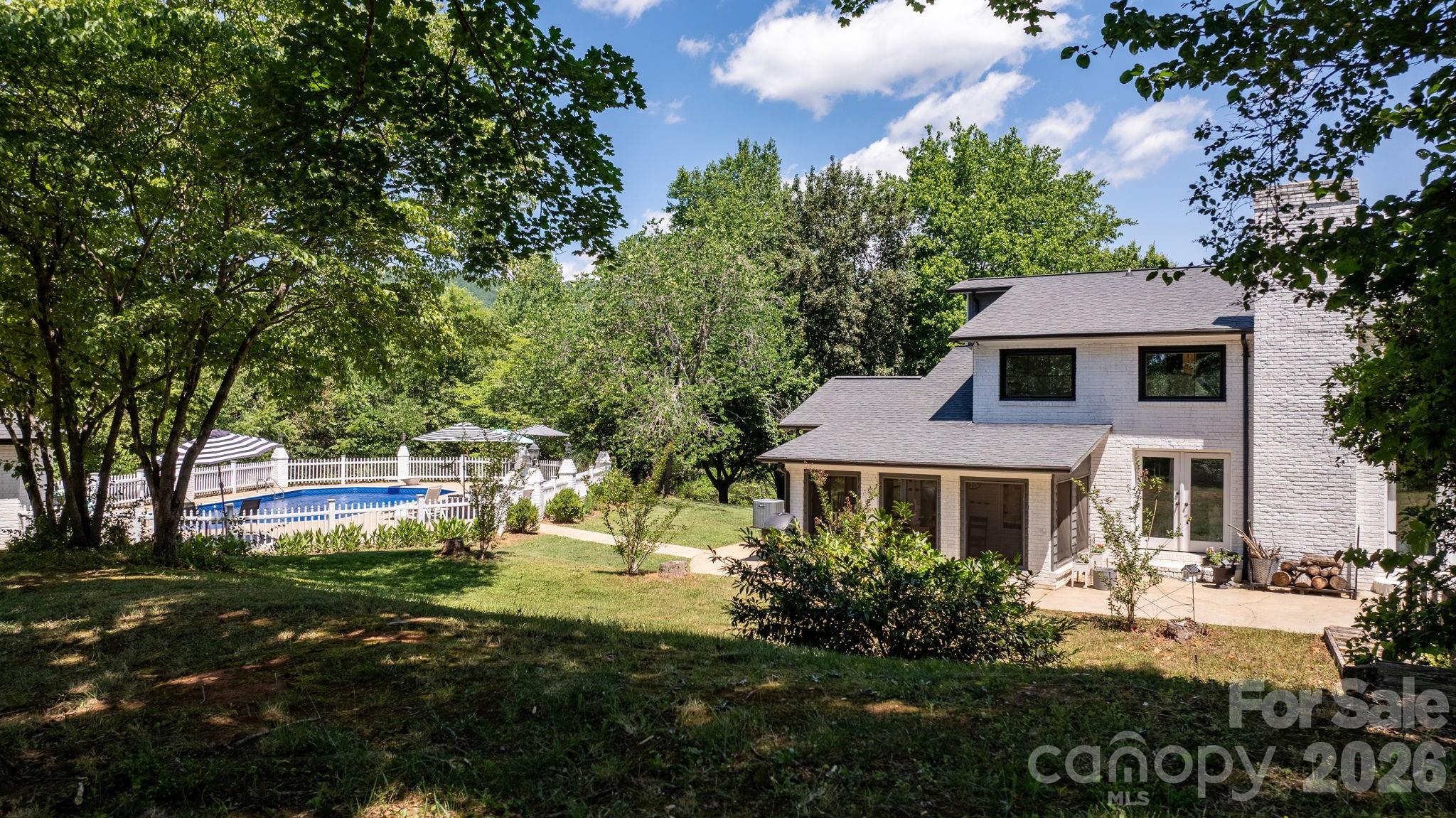 1314 Shirebourn Drive — Hickory
